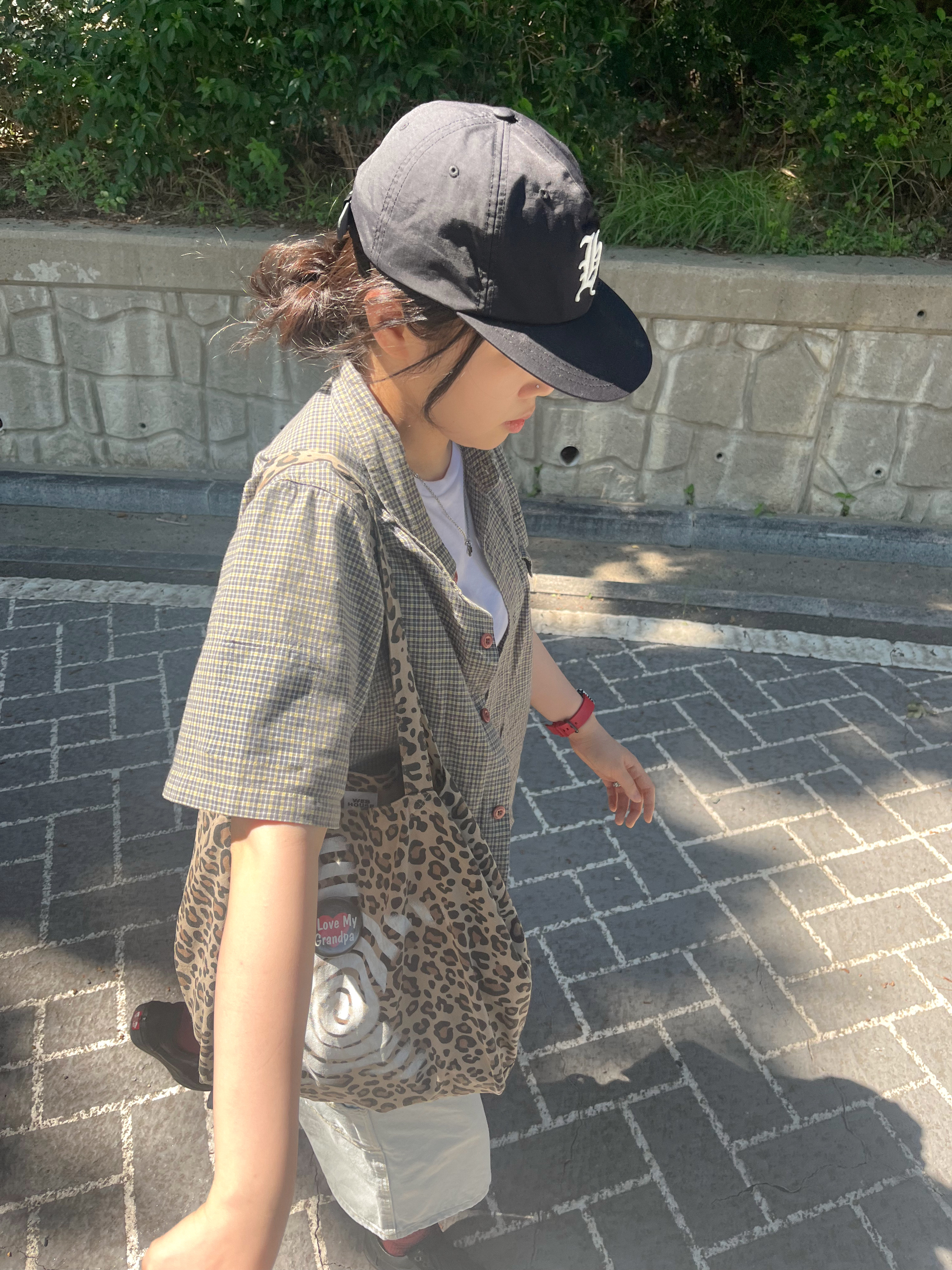 (Kids) Deus Ex Machina College Seoul T-Shirt White, Vans Old Skool Black 착용 스타일