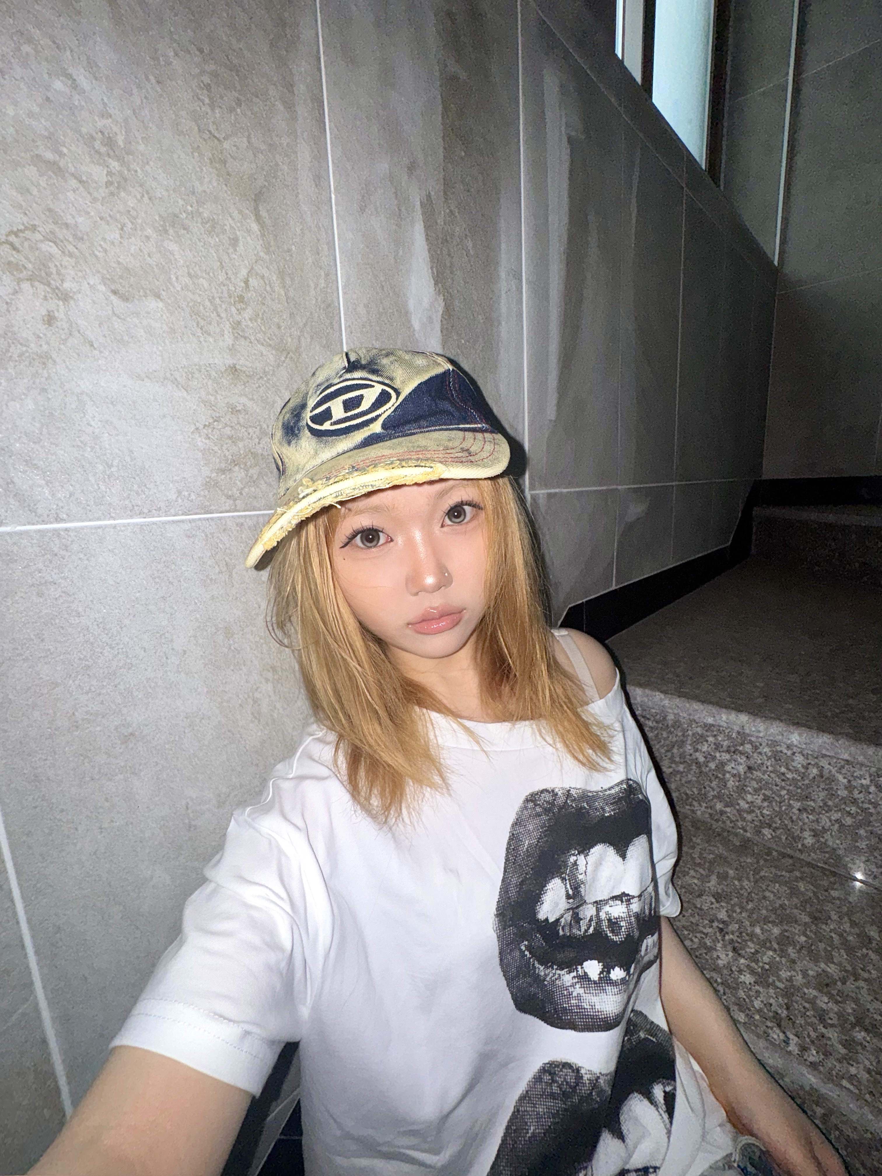 Diesel C-Seymon Treated Denim Baseball Cap Blue White 착용 스타일 - 4