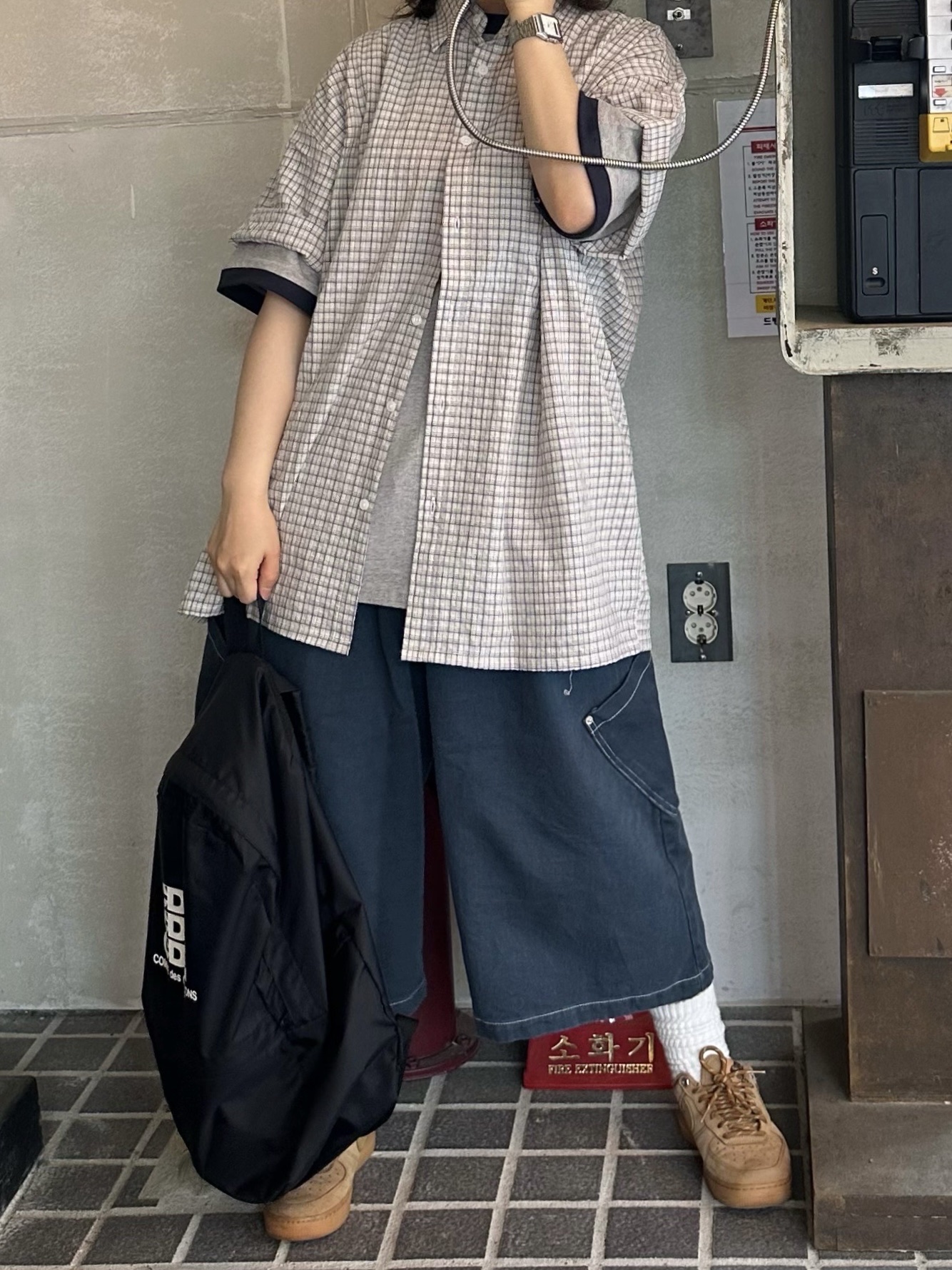Hello Sunrise  Two Tone Washed OG Logo 6panel Cap Off White & Black, (W) Nike Air Force 1 '07 WB Flax Wheat 착용 스타일 - 3