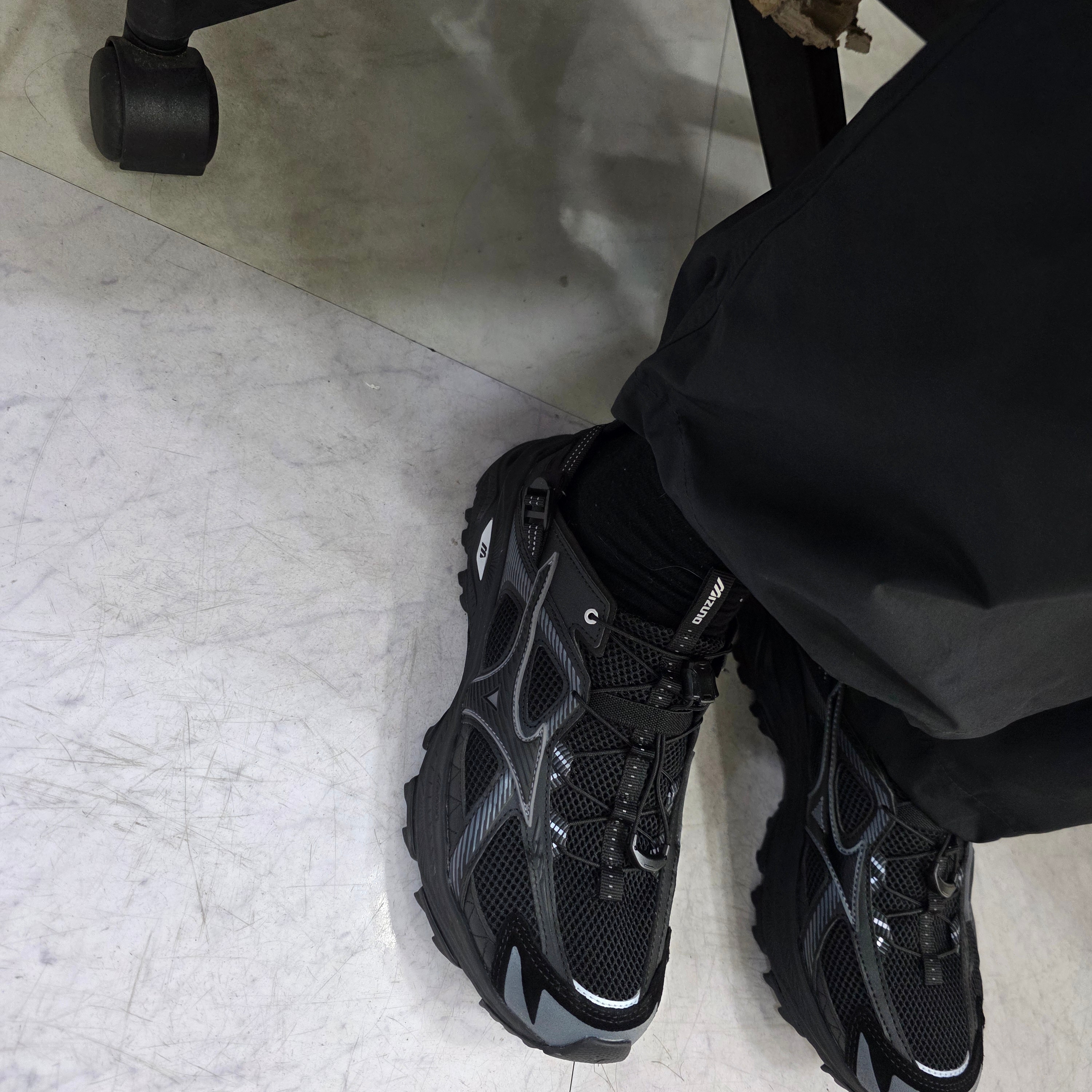 Mizuno Racer Trail SE Black 착용 스타일