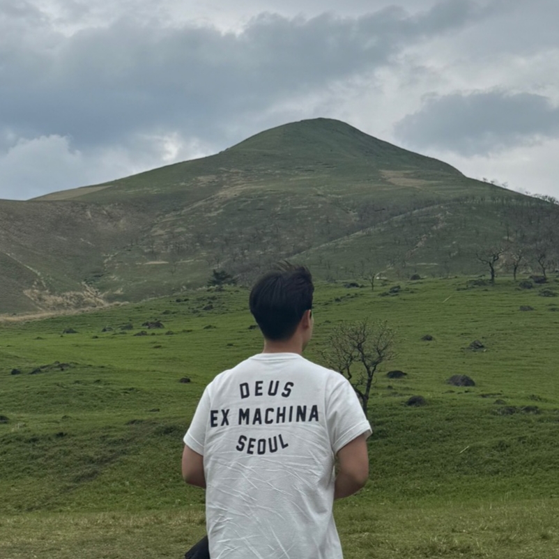 Deus Ex Machina Seoul College Address T-Shirt White 착용 스타일