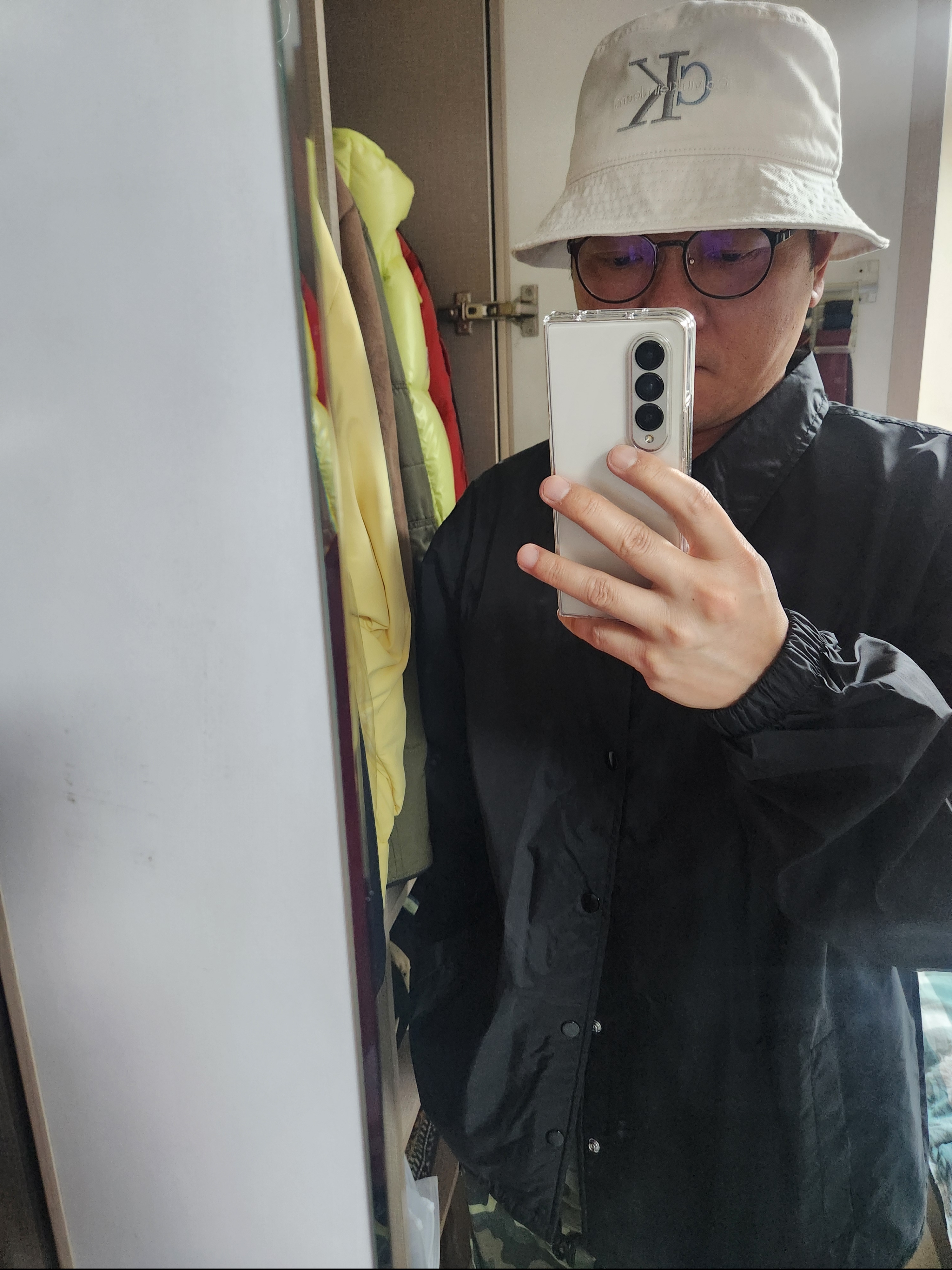 CDG Logo Coach Jacket Black 착용 스타일 - 4