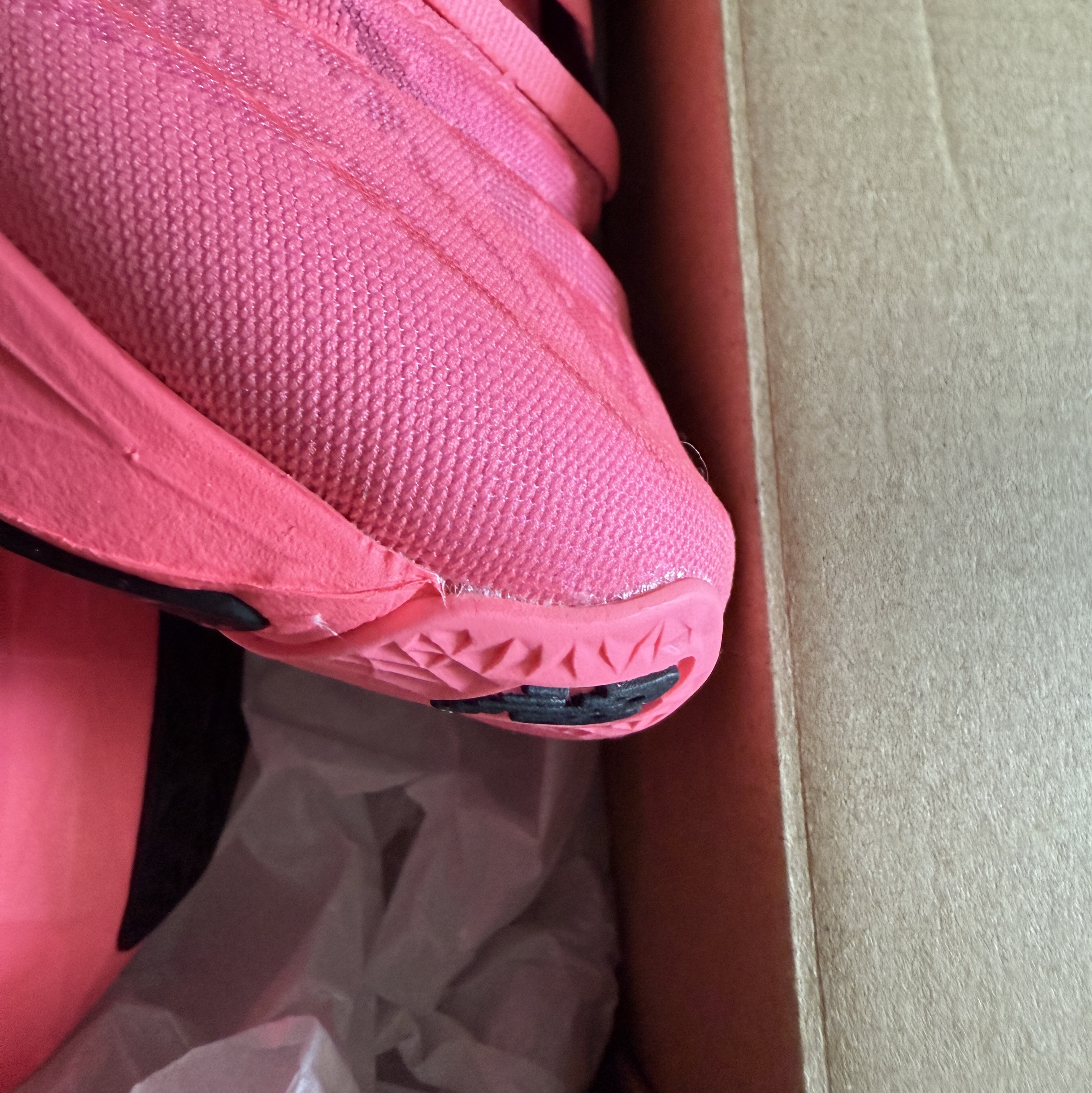New Balance Fuelcell Rebel v4 Ultra Pink Black - 2E Wide 착용 스타일 - 2