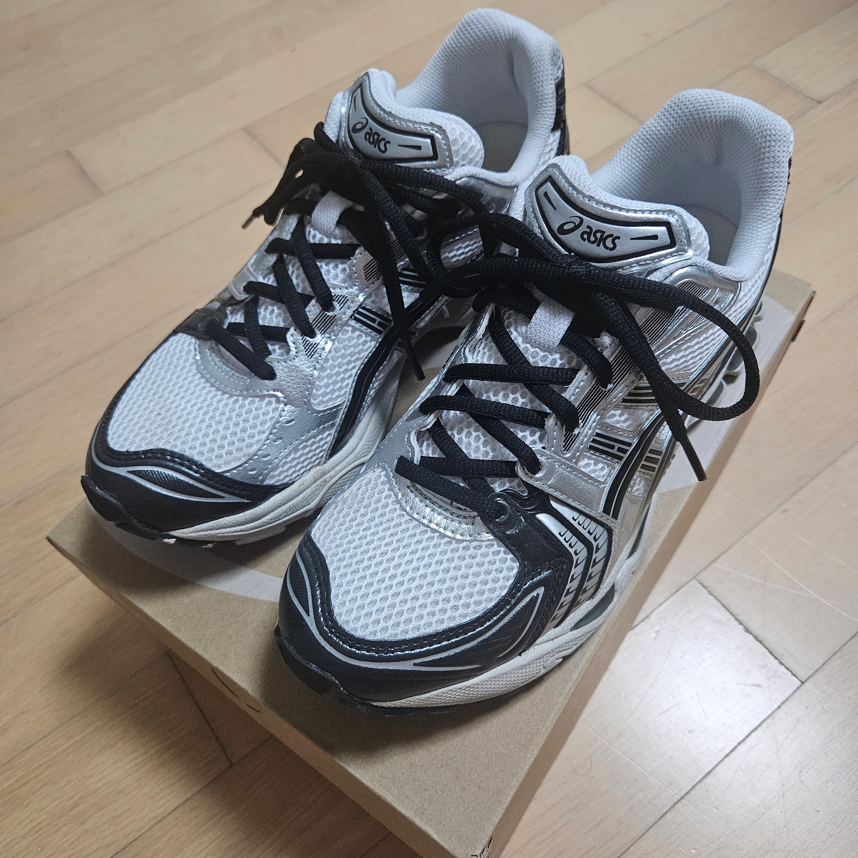 Asics Gel-Kayano 14 White Black 착용 스타일
