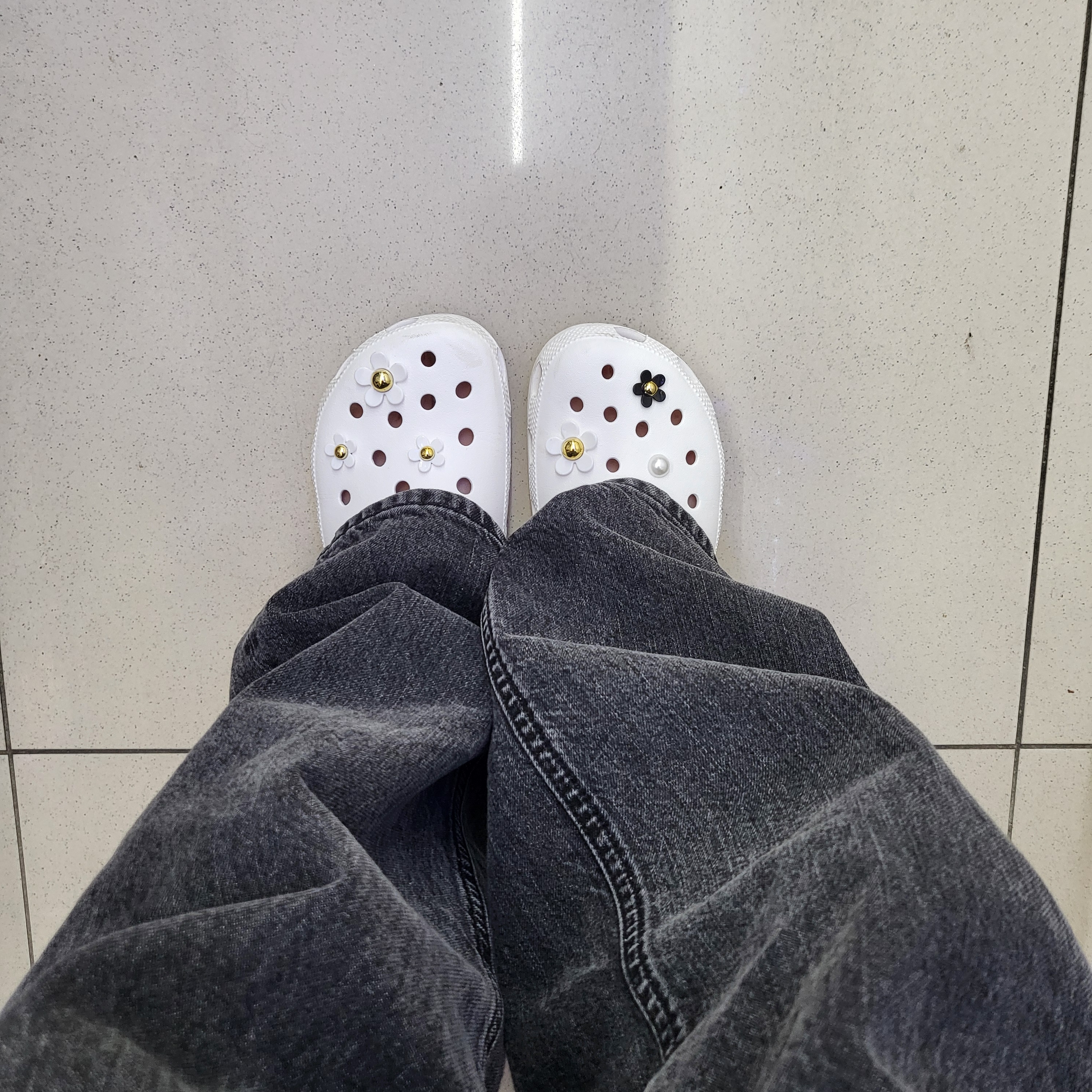 Crocs Classic Clog White 착용 스타일