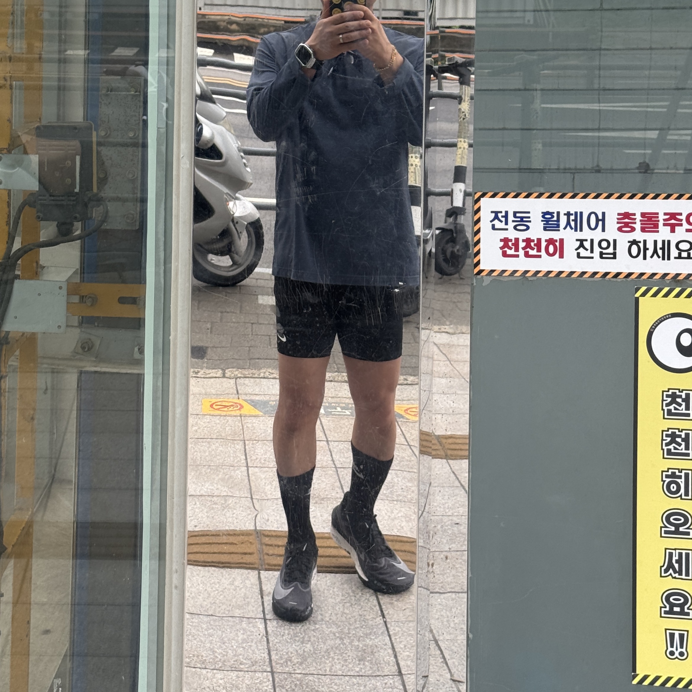 Nike Zoom Fly 6 Black Light Smoke Grey 착용 스타일 - 3