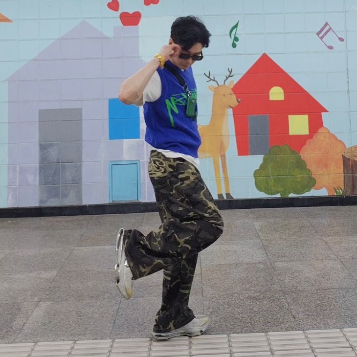 Stussy Sweater Vest Blue 착용 스타일 - 1