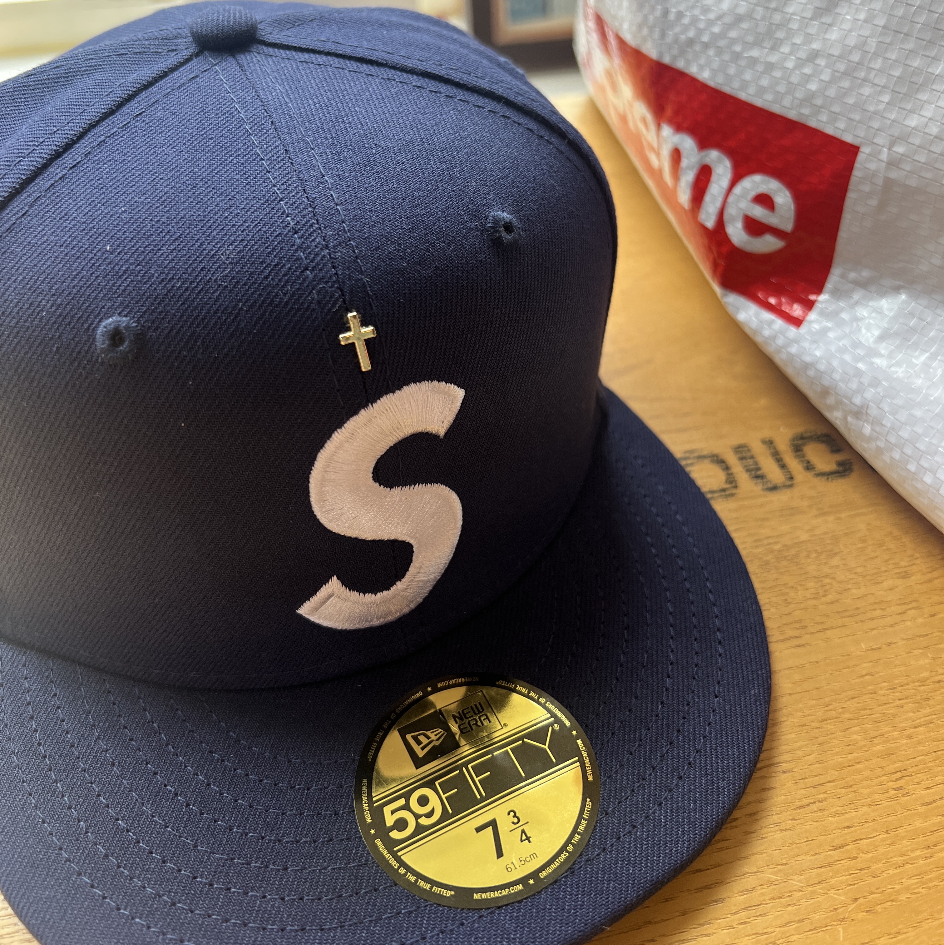 Supreme Gold Cross S Logo New Era Light Navy - 24SS 착용 스타일 - 2