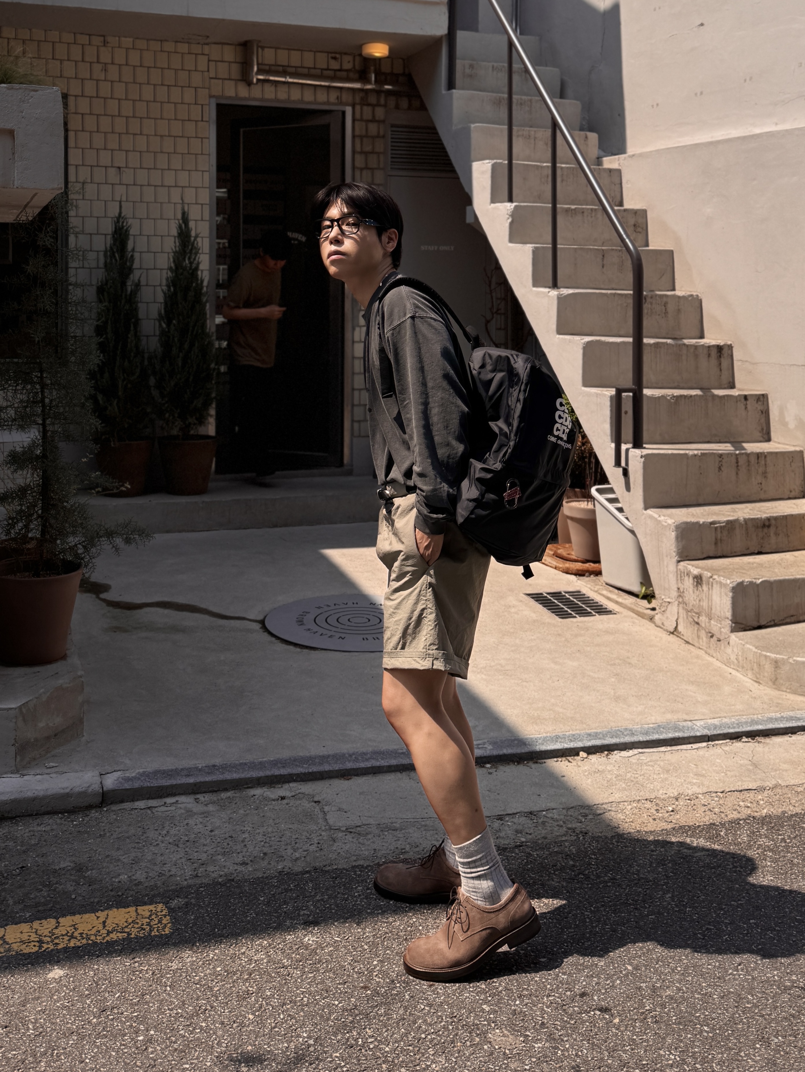 Gentle Monster x Maison Margiela MM113 Black Clear, CDG Backpack Black 착용 스타일 - 1