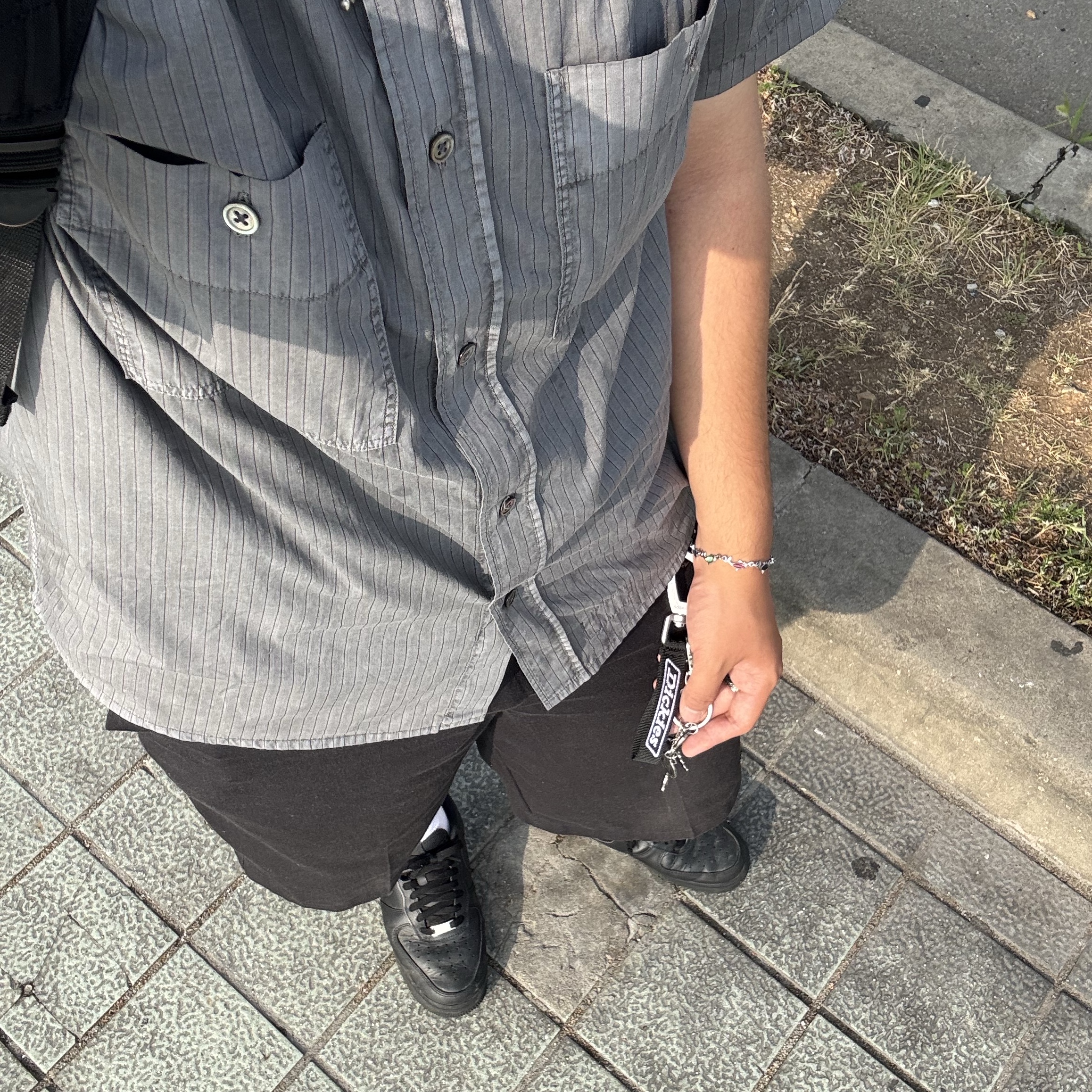Hatchingroom x How To Train Your Dragon Bone Dragon Shirt Over Dyed Stripe Grey, Dickies x Darkr8m Studio Mesh Foam Trucker Hat Black 착용 스타일 - 1
