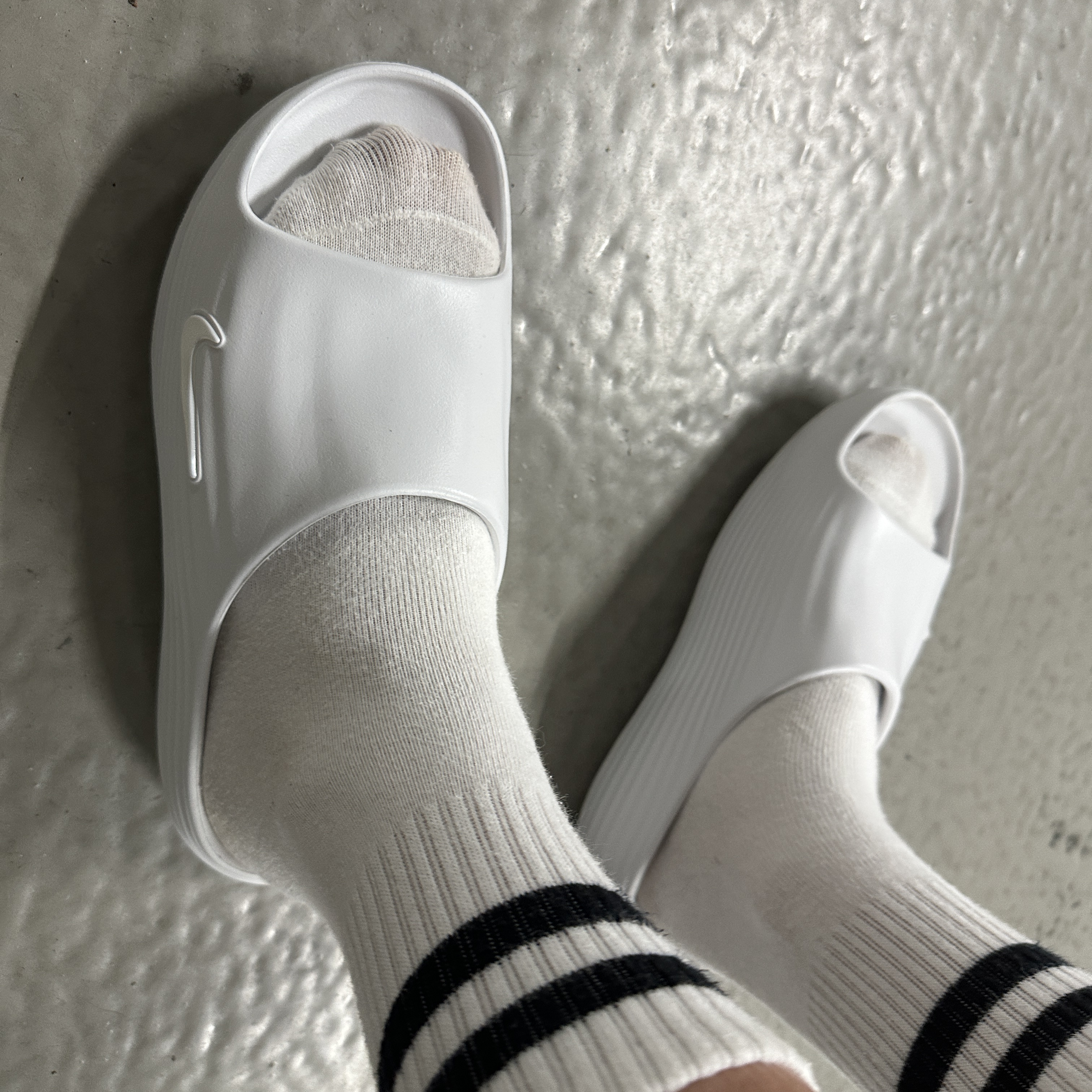 Nike ReactX Rejuven8 Slide Summit White 착용 스타일