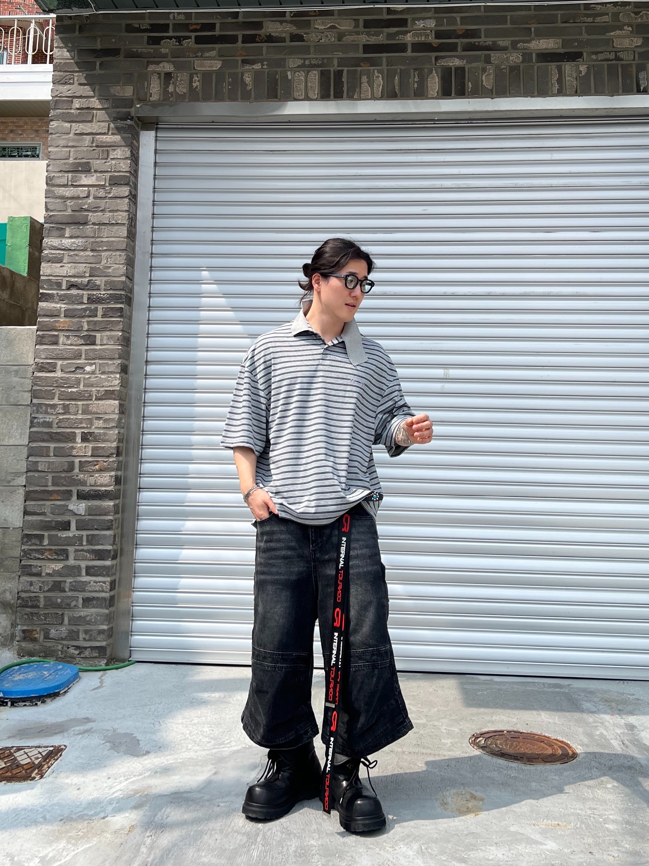 [KREAM 단독] Civision by CSC Double Collar Polo Grey Blue Striped 착용 스타일 - 1