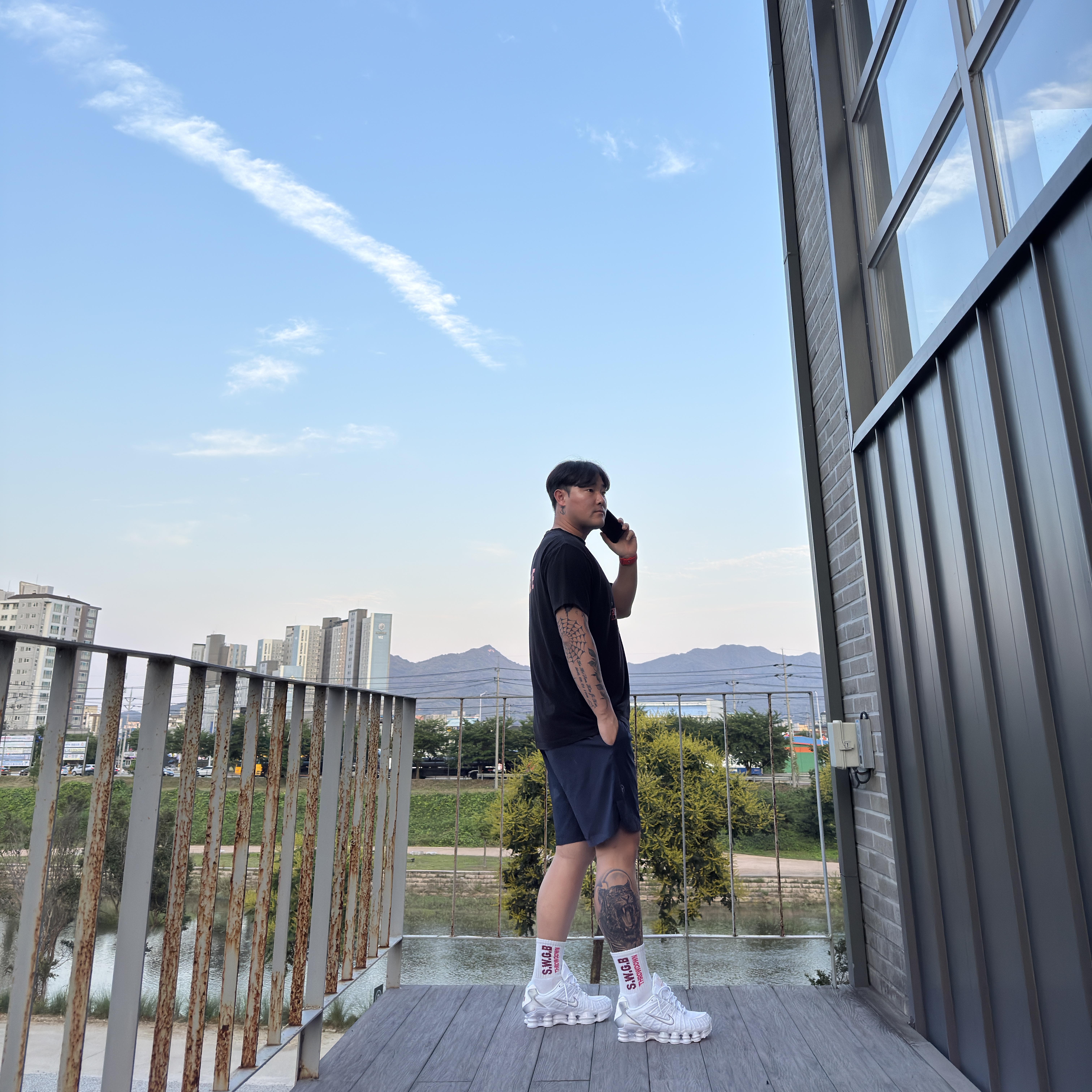 Nike Shox TL Metallic Silver 착용 스타일