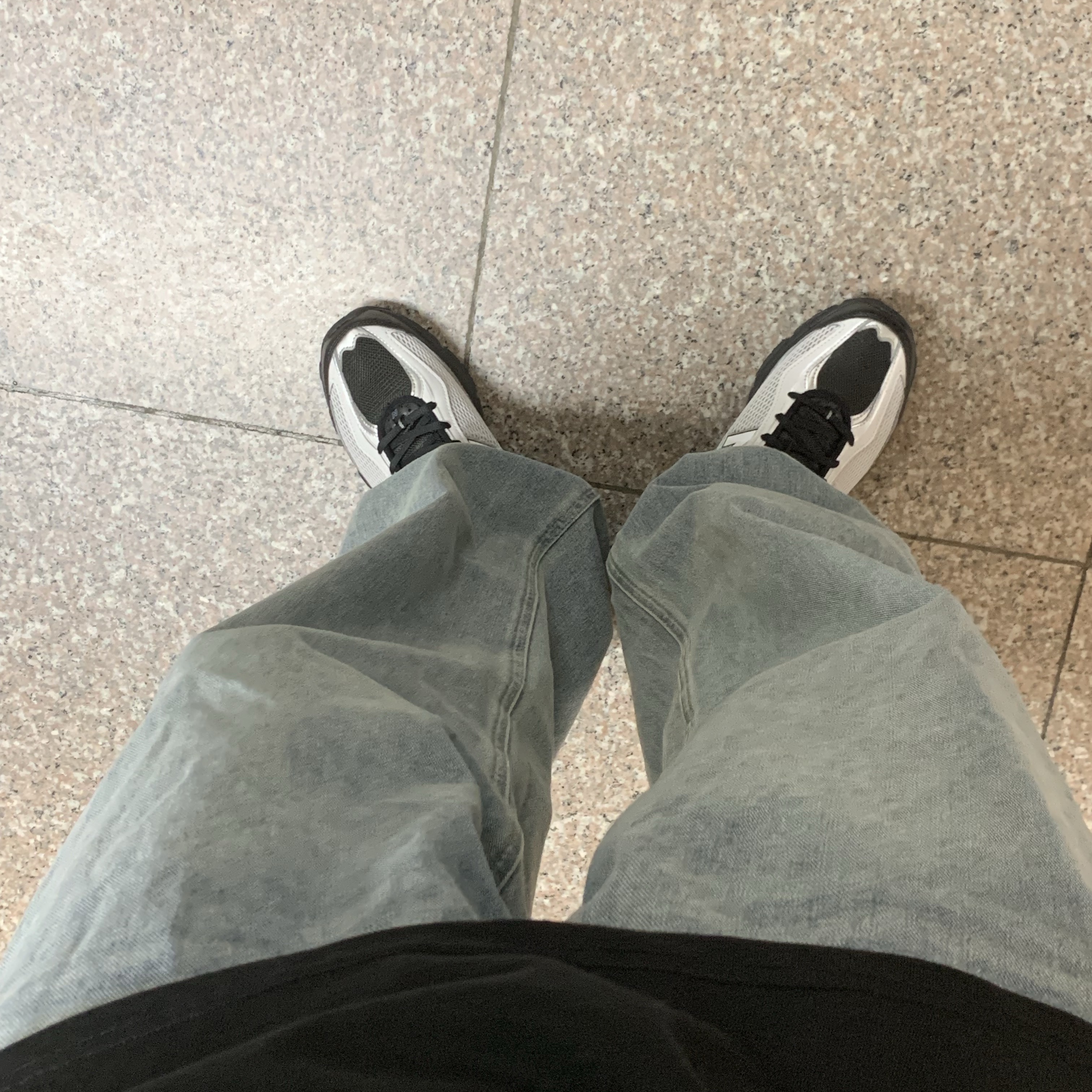 New Balance 509 Black Gray 착용 스타일 - 4
