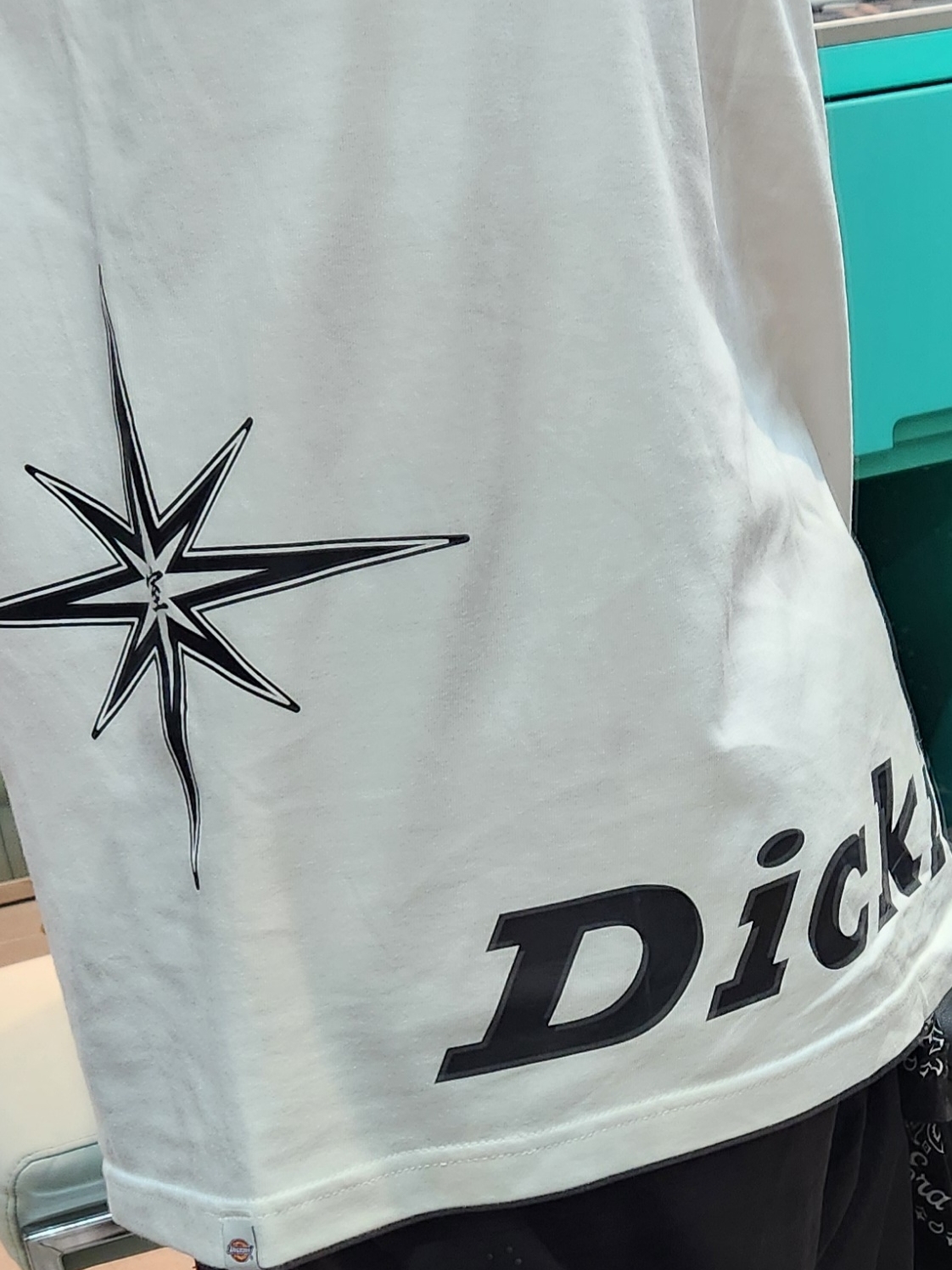 Dickies x Darkr8m Studio Short Sleeve T-Shirt White 착용 스타일 - 1
