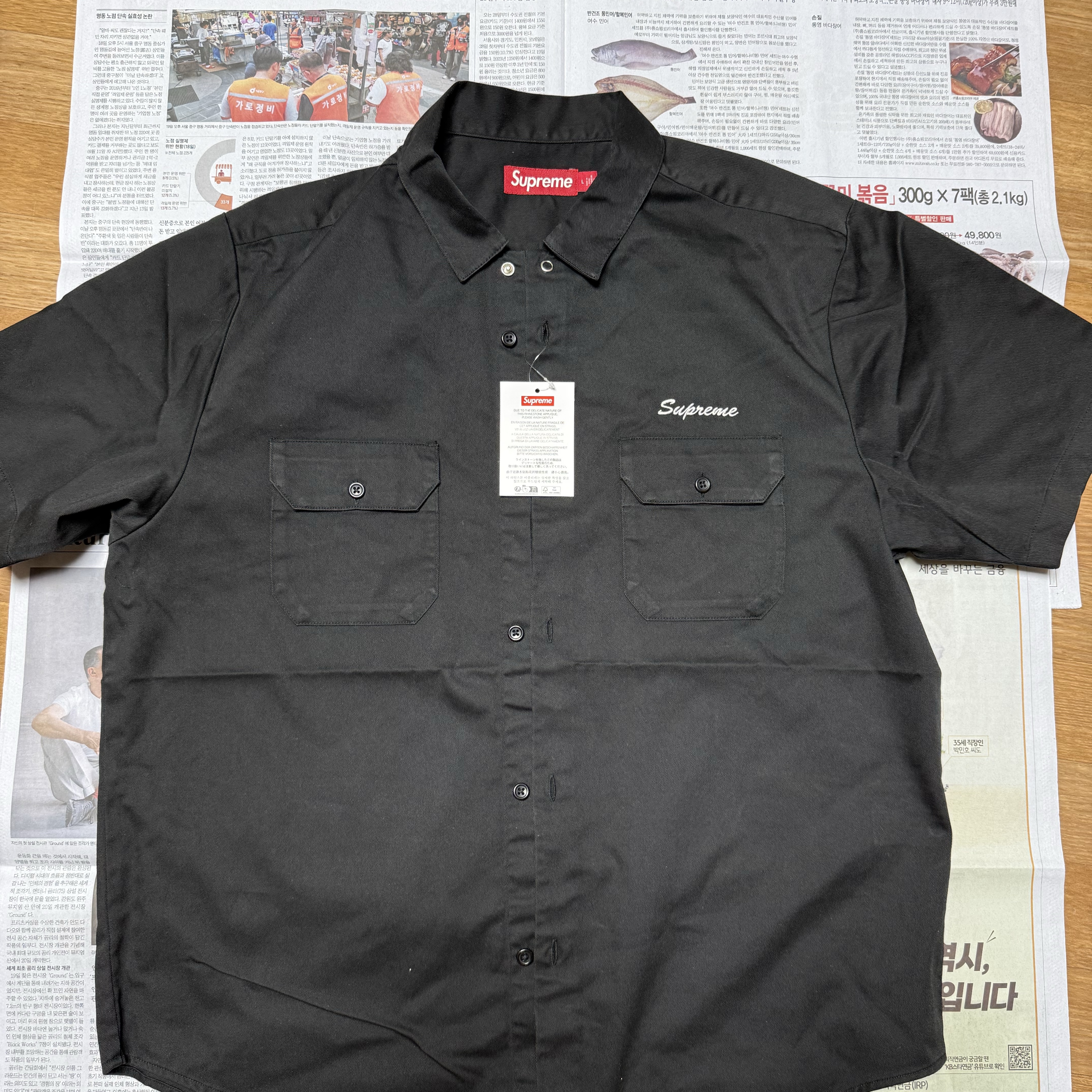 Supreme Rhinestone Pin Up S/S Work Shirt Black - 25SS 착용 스타일 - 6