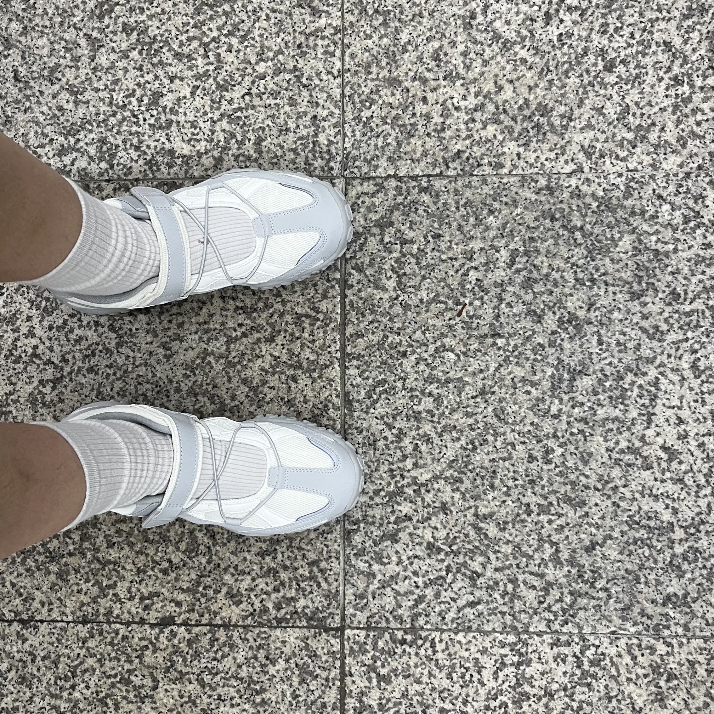 [6% 적립] FILA Echappe Velcro Maryjane Grey 착용 스타일
