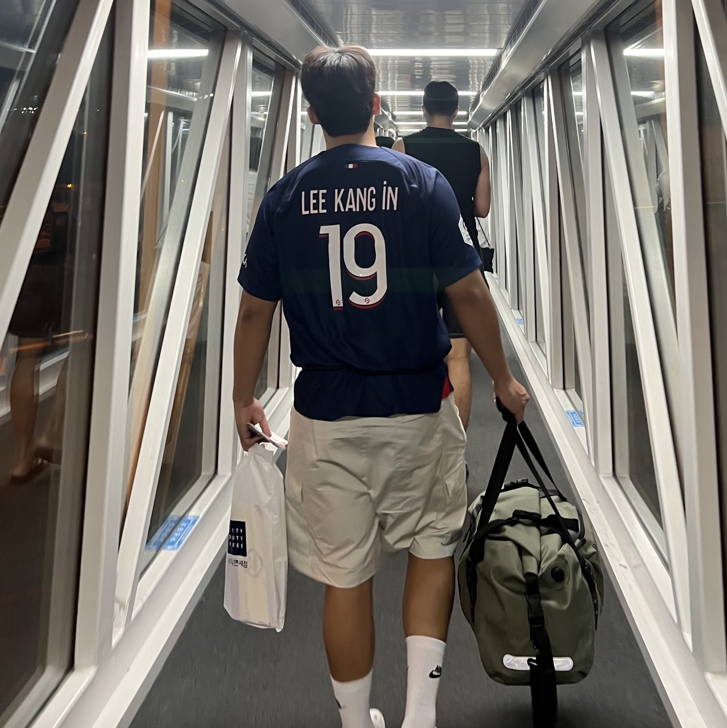 Nike Paris Saint-Germain 2023/24 Dri-Fit Stadium Home Jersey Midnight Navy (Non Marking Ver.) 착용 스타일