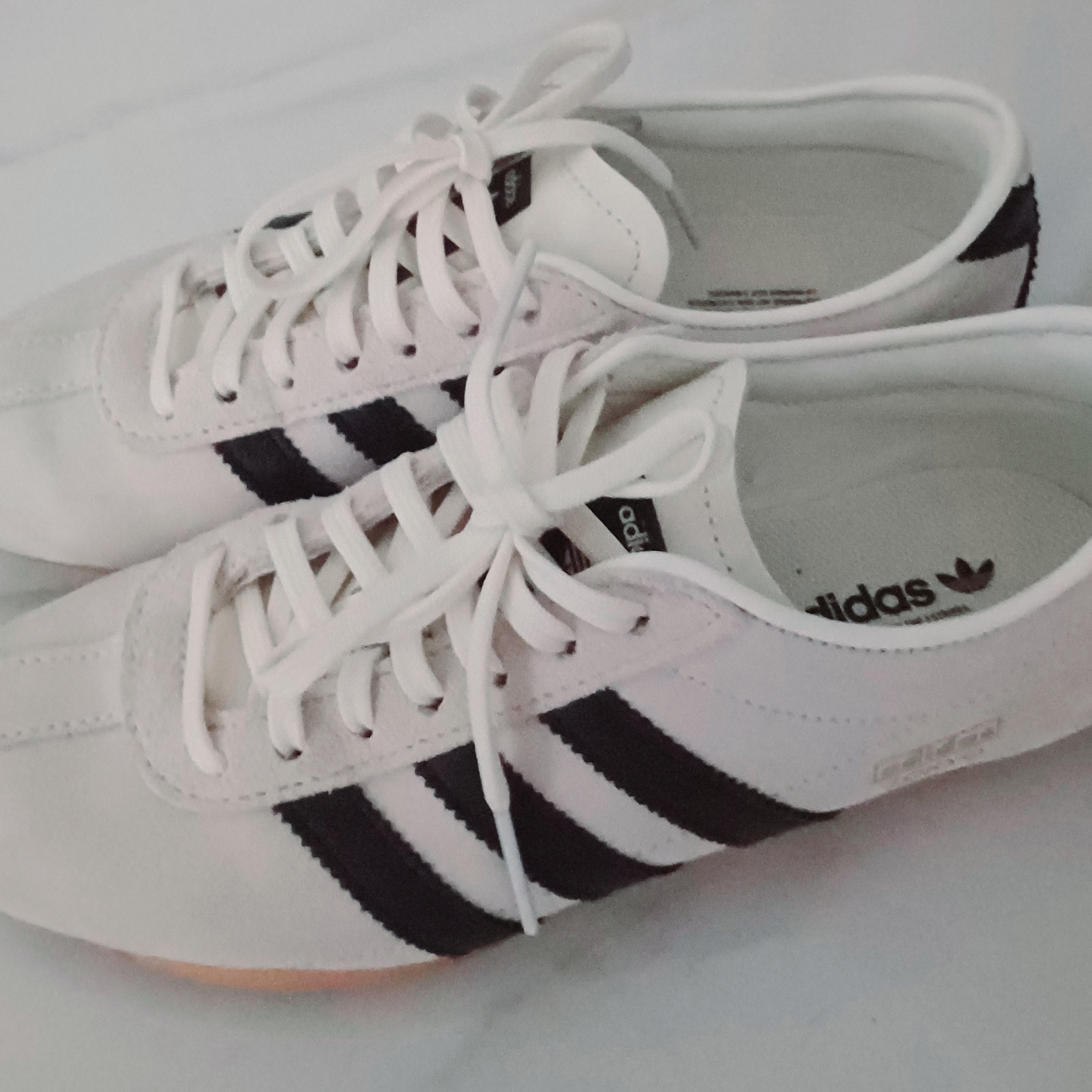 (W) Adidas Tokyo Off White Core Black 착용 스타일 - 1