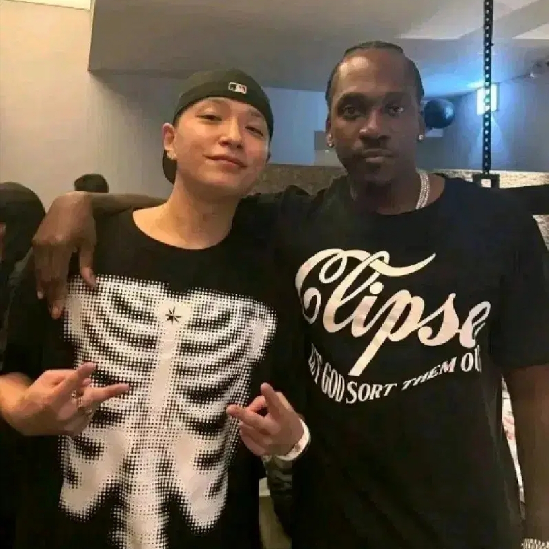 Darkr8m Studio Shibuya Logo Bones T-Shirt Black 착용 스타일