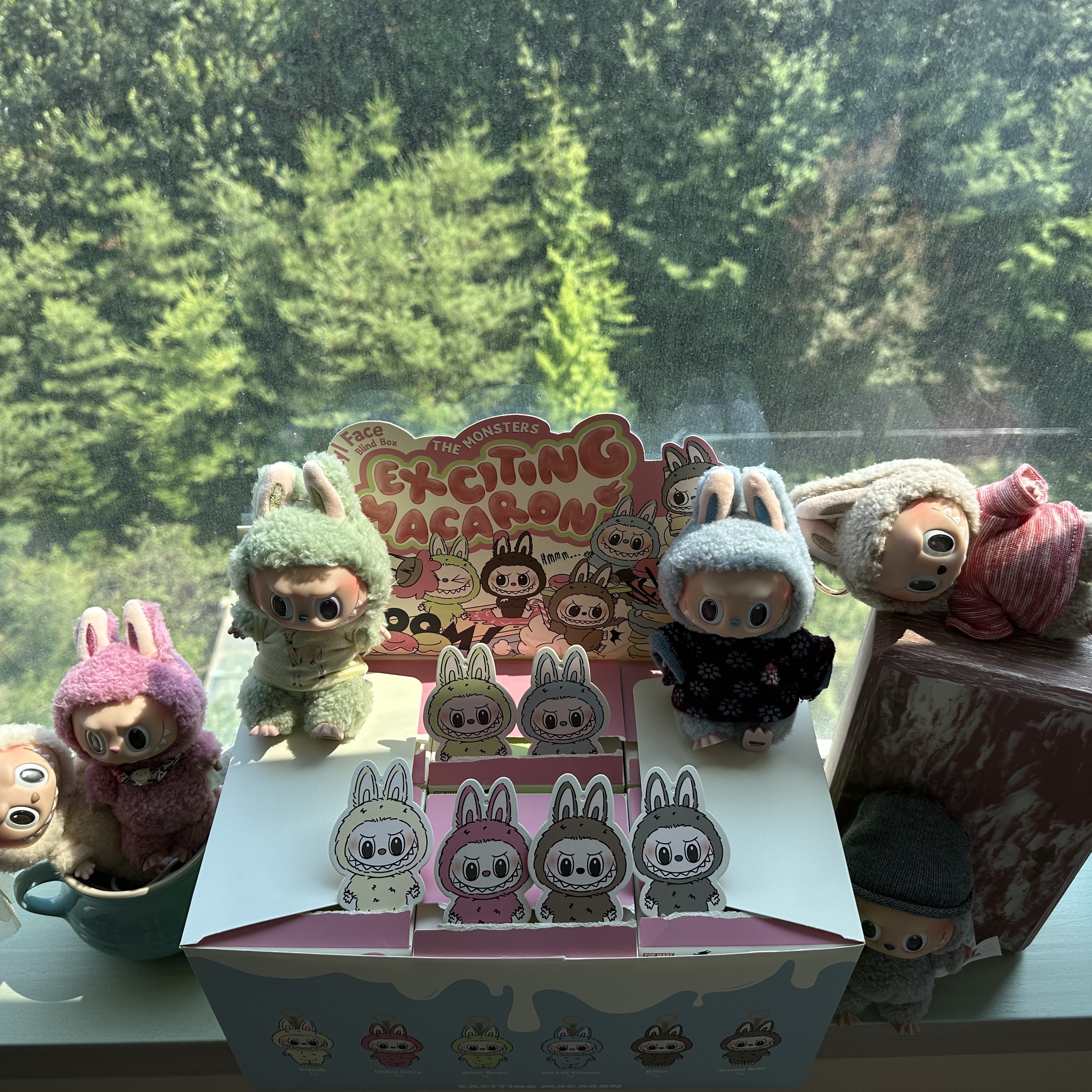 Pop Mart The Monsters Labubu Tasty Macarons Series Sealed Case (6 Blind Boxes) 착용 스타일 - 1
