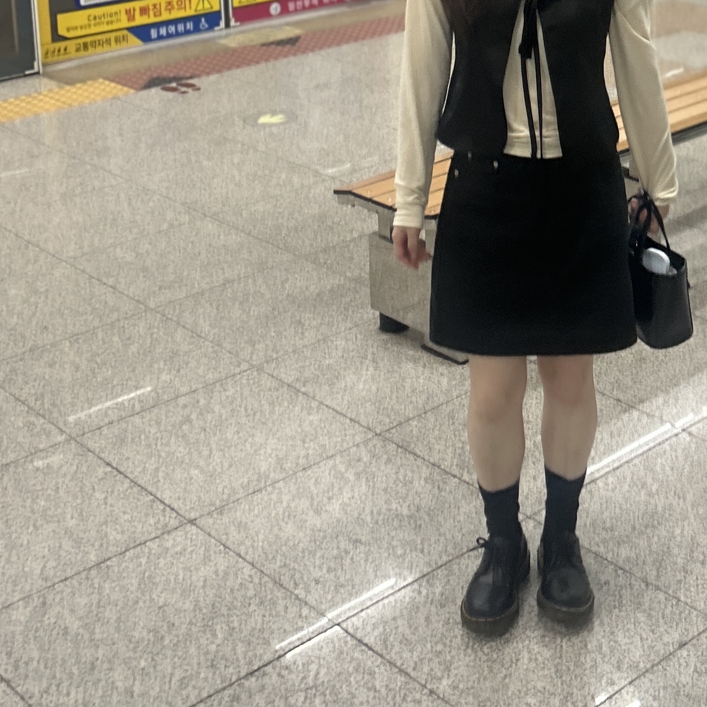 Dr. Martens 1461 Smooth Black 착용 스타일 - 1