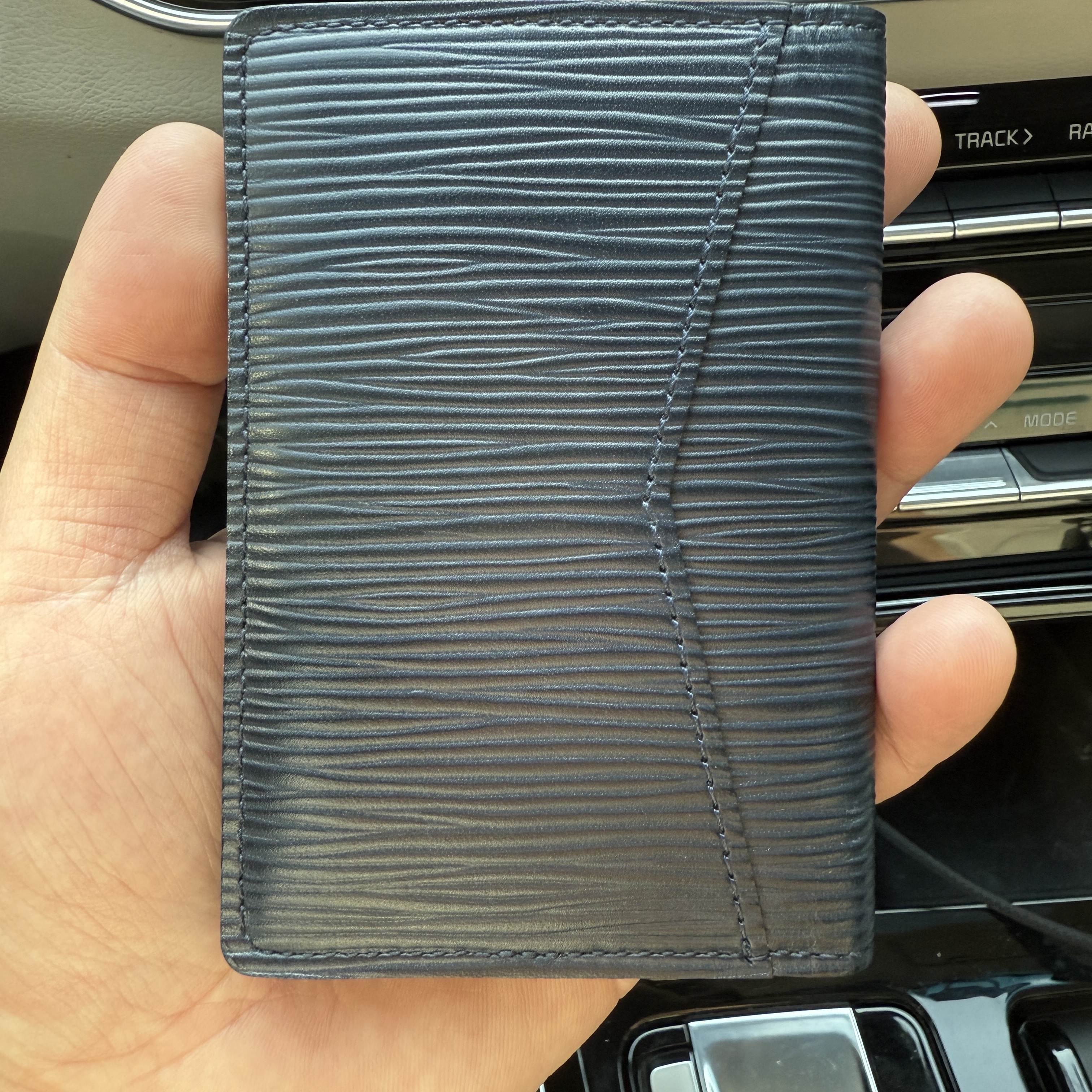 Louis Vuitton Pocket Organizer Epi Marine Blue, Apple Watch Ultra 2 49mm Titanium Case with S Alpine Loop Blue (Korean Ver.) 착용 스타일 - 4