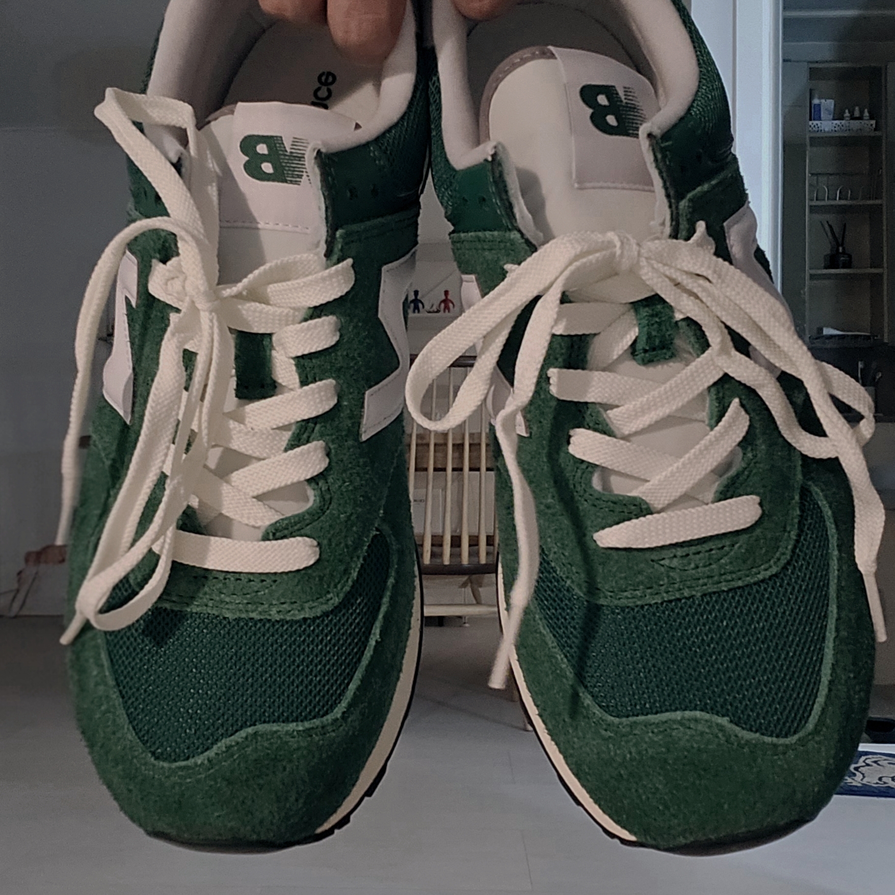 New Balance 574 Heritage Grass Green 착용 스타일 - 2