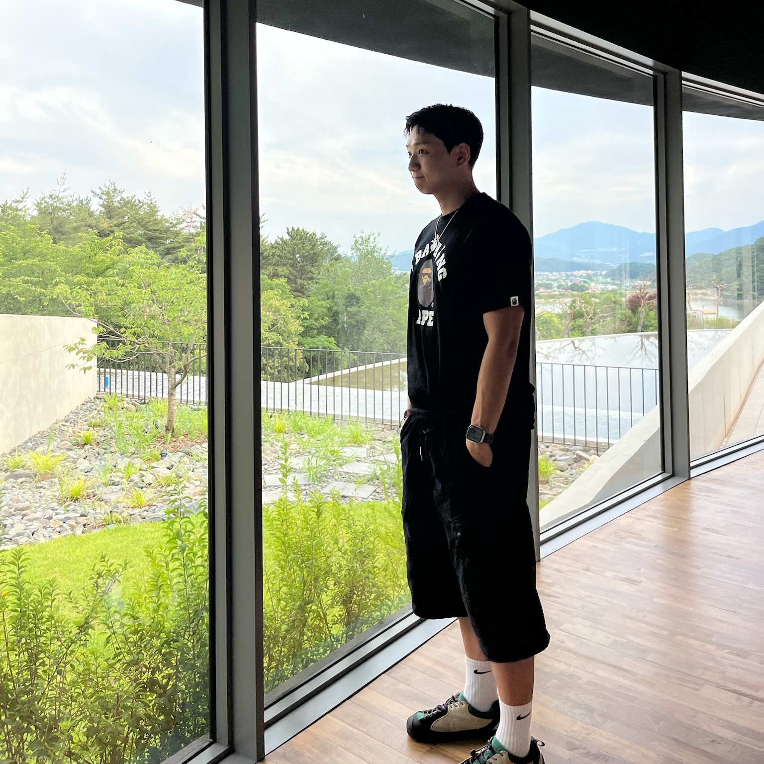 BAPE Ninja College T-Shirt Black, Keen Jasper Rocks SP Sneakers Taos Taupe 착용 스타일 - 2