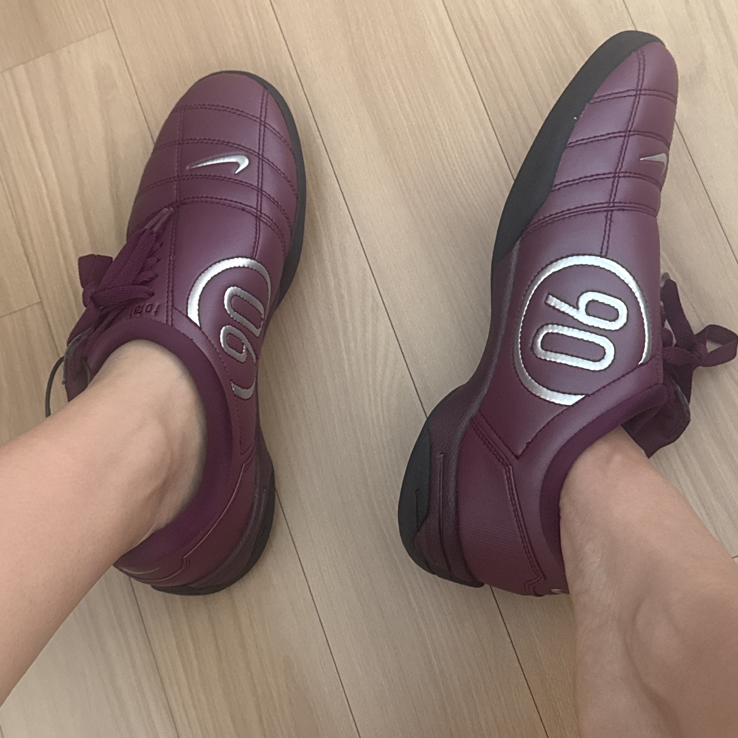 Nike Total 90 III SP Bordeaux and Metallic Silver 착용 스타일