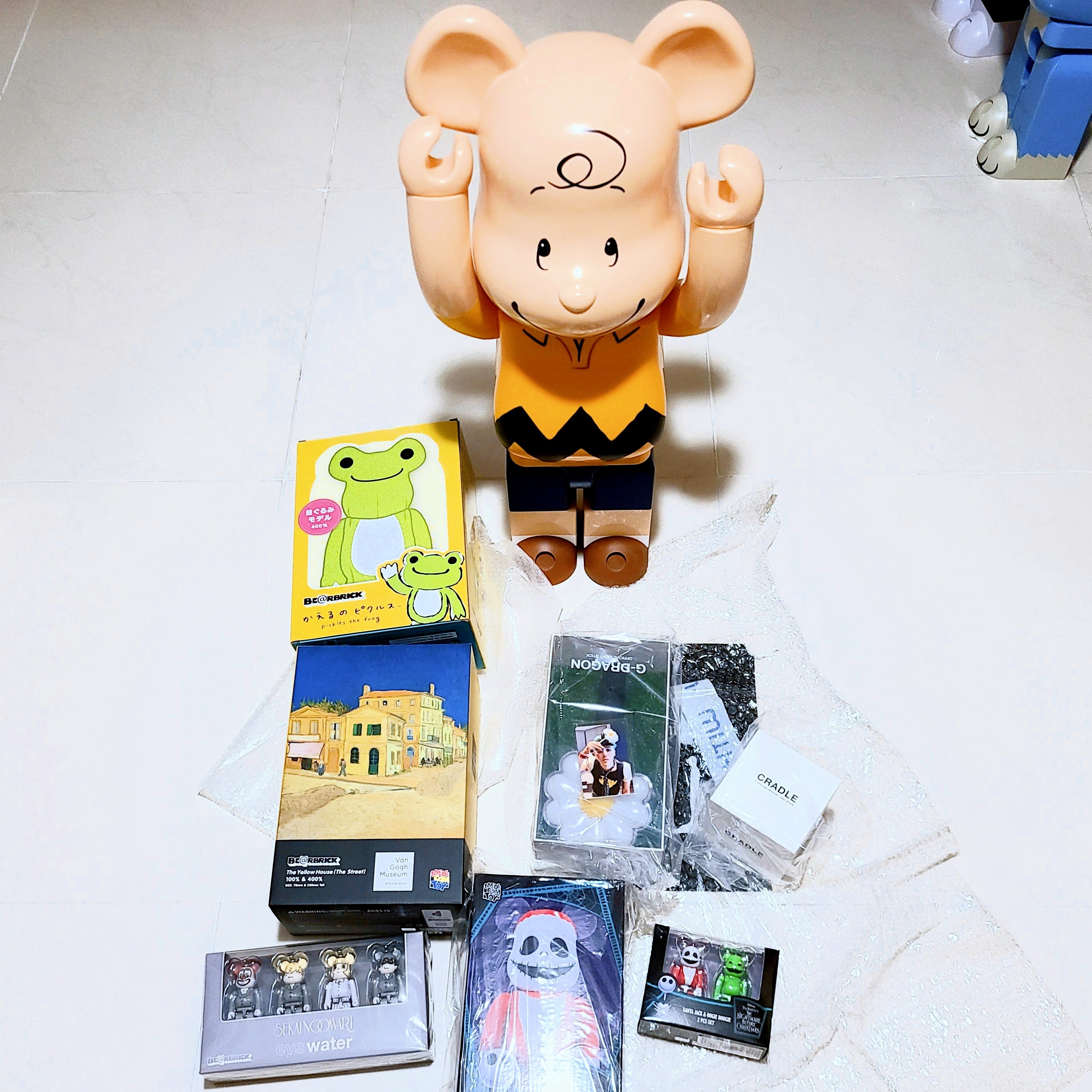 G-DRAGON Ubermensch Official Light Stick, G-DRAGON Ubermensch Official Light Stick Cradle 착용 스타일 - 2