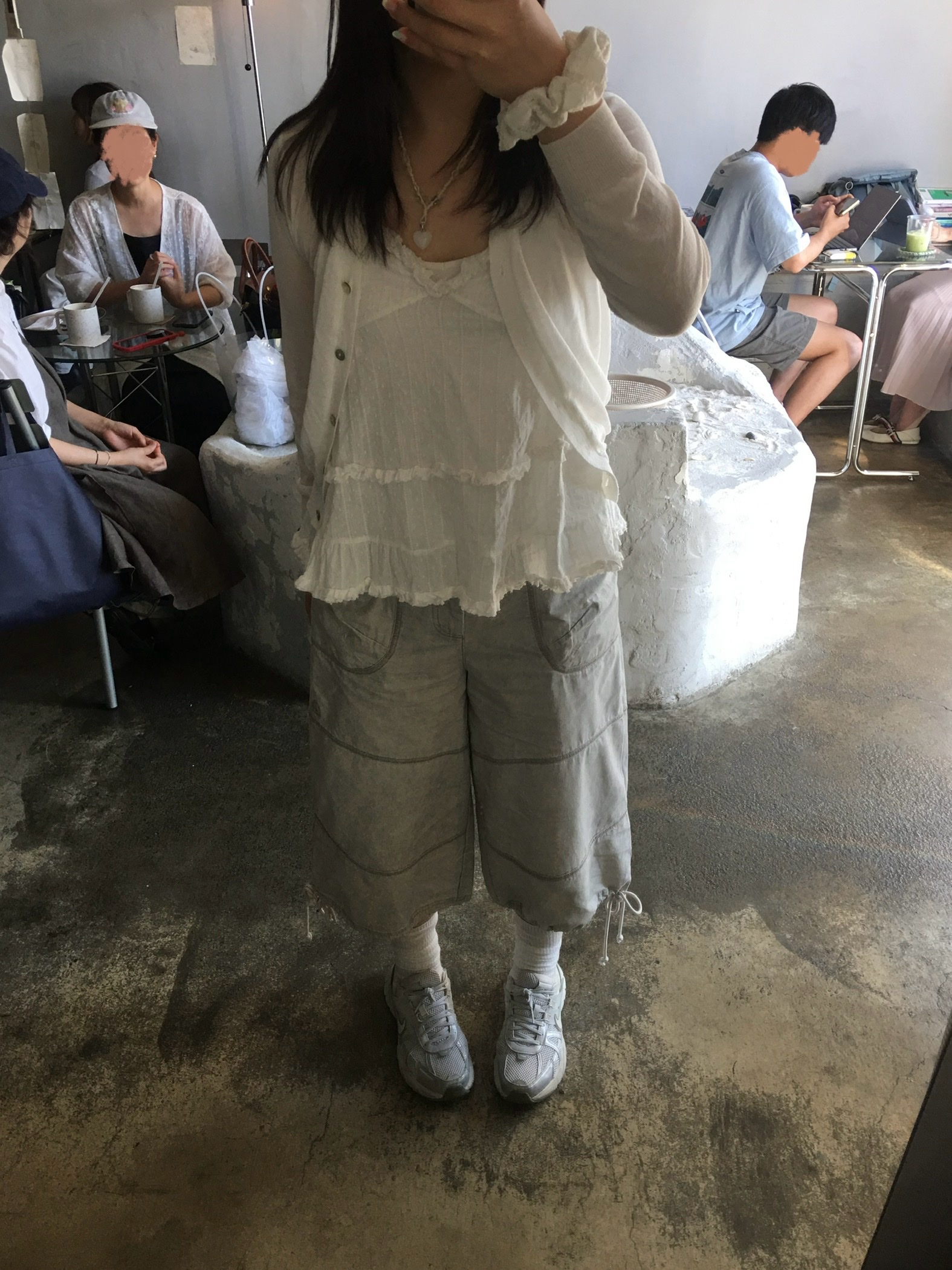 Nike V2K Run Metallic Silver White 착용 스타일