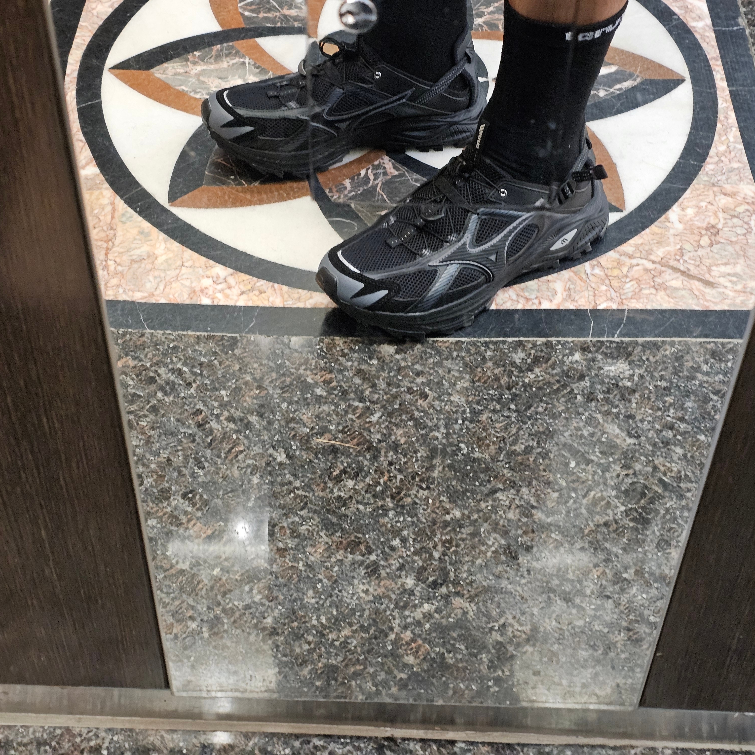 Mizuno Racer Trail SE Black 착용 스타일 - 2