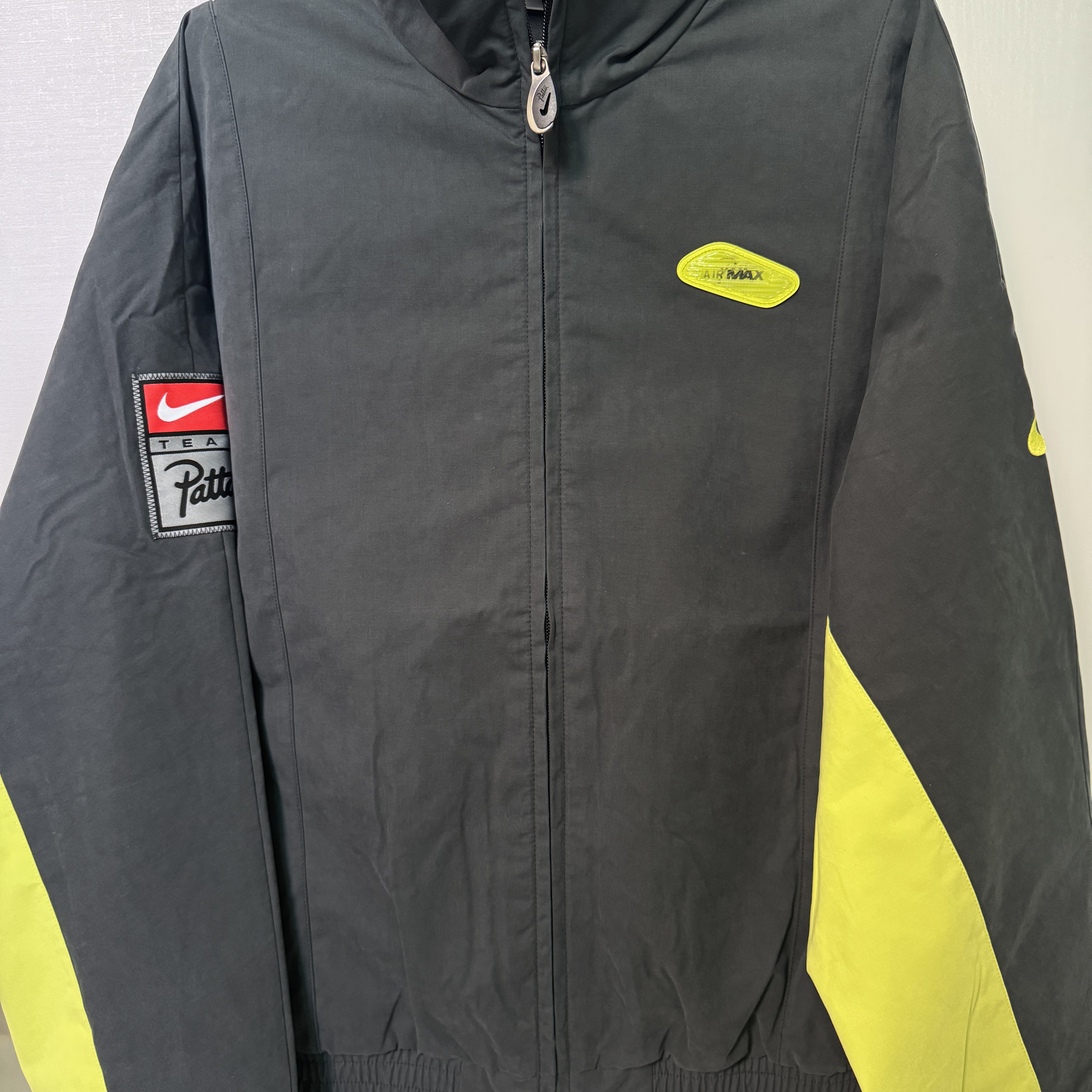 Nike x Patta Track Jacket Black Cyber (HJ0712-010) 착용 스타일 - 5