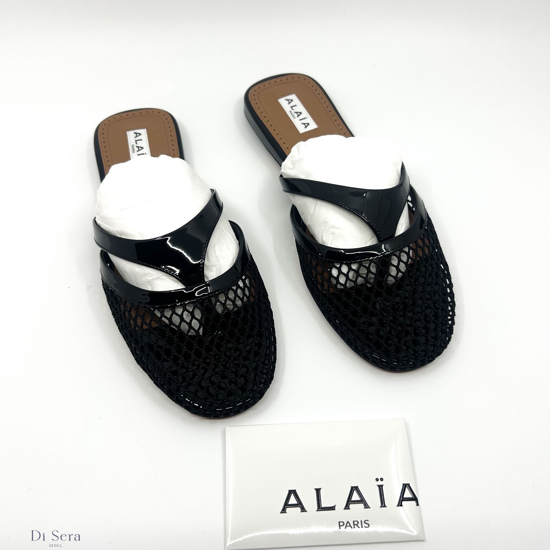 (W) Alaia Fishnet Infradito Flat Mule Black 착용 스타일 - 1