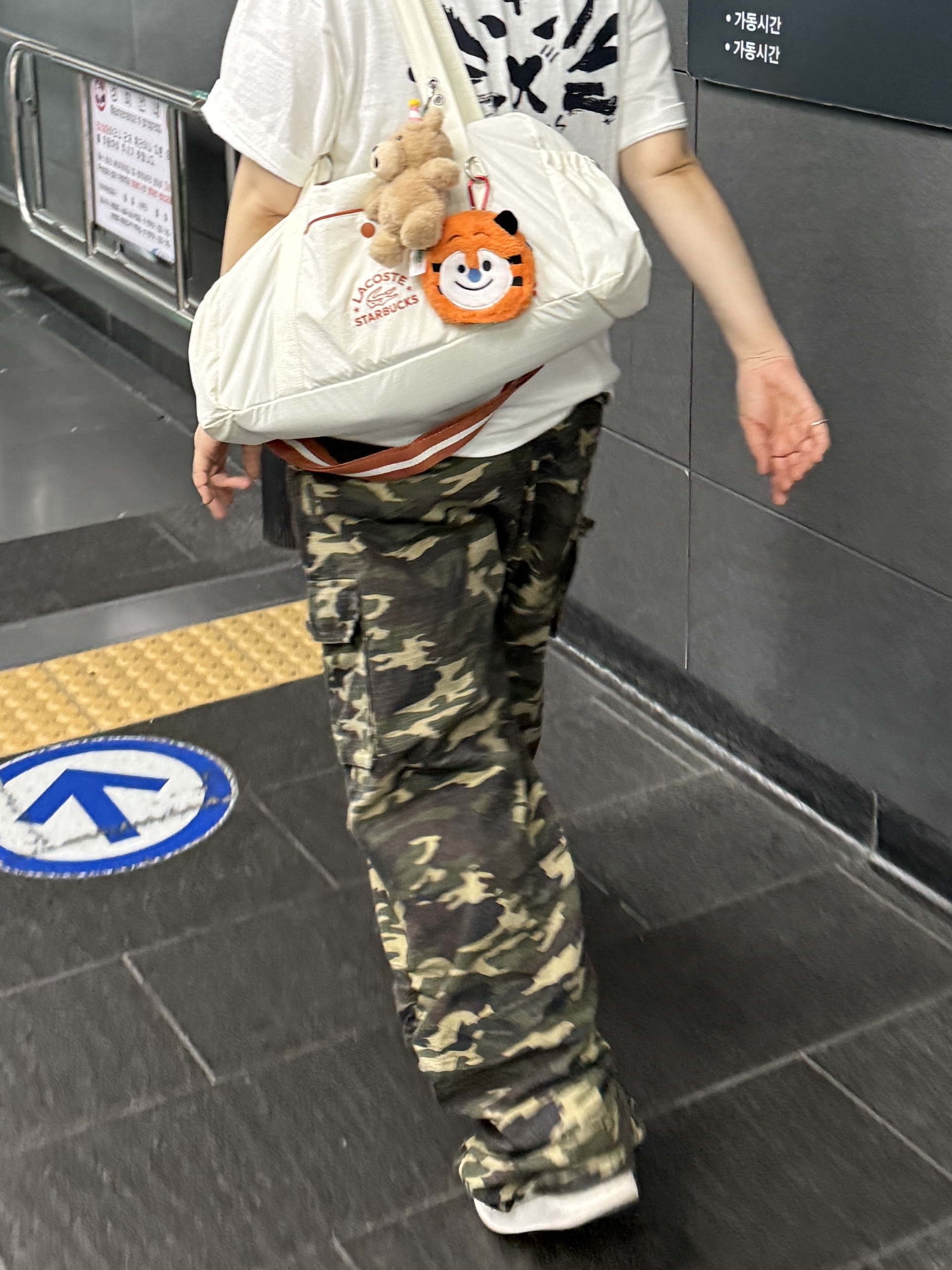 Human Made Graphic T-Shirt #1 White, Starbucks x Lacoste Multiple Bag Ivory 착용 스타일