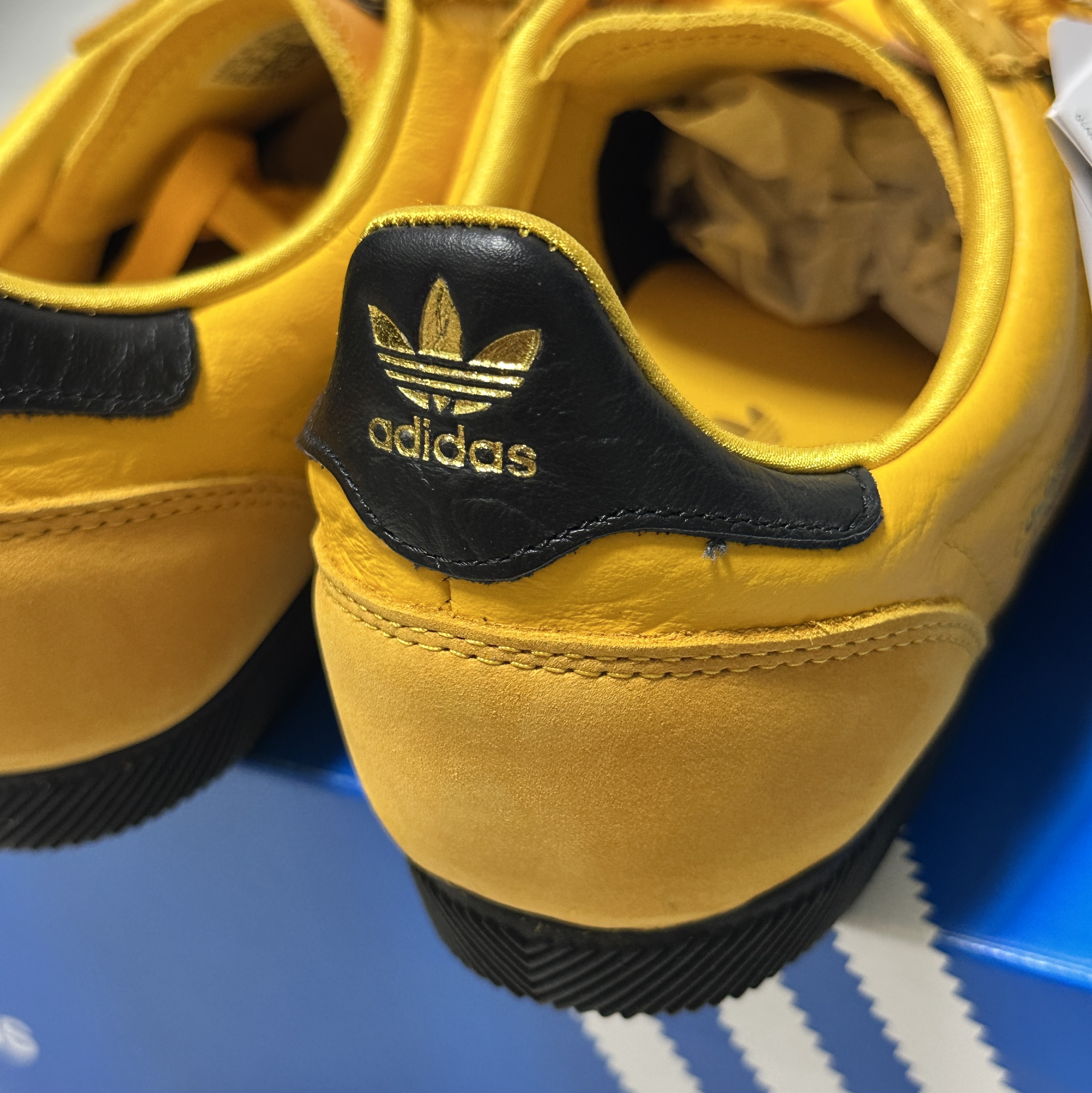 (W) Adidas Originals Japan Crew Yellow Core Black 착용 스타일 - 5