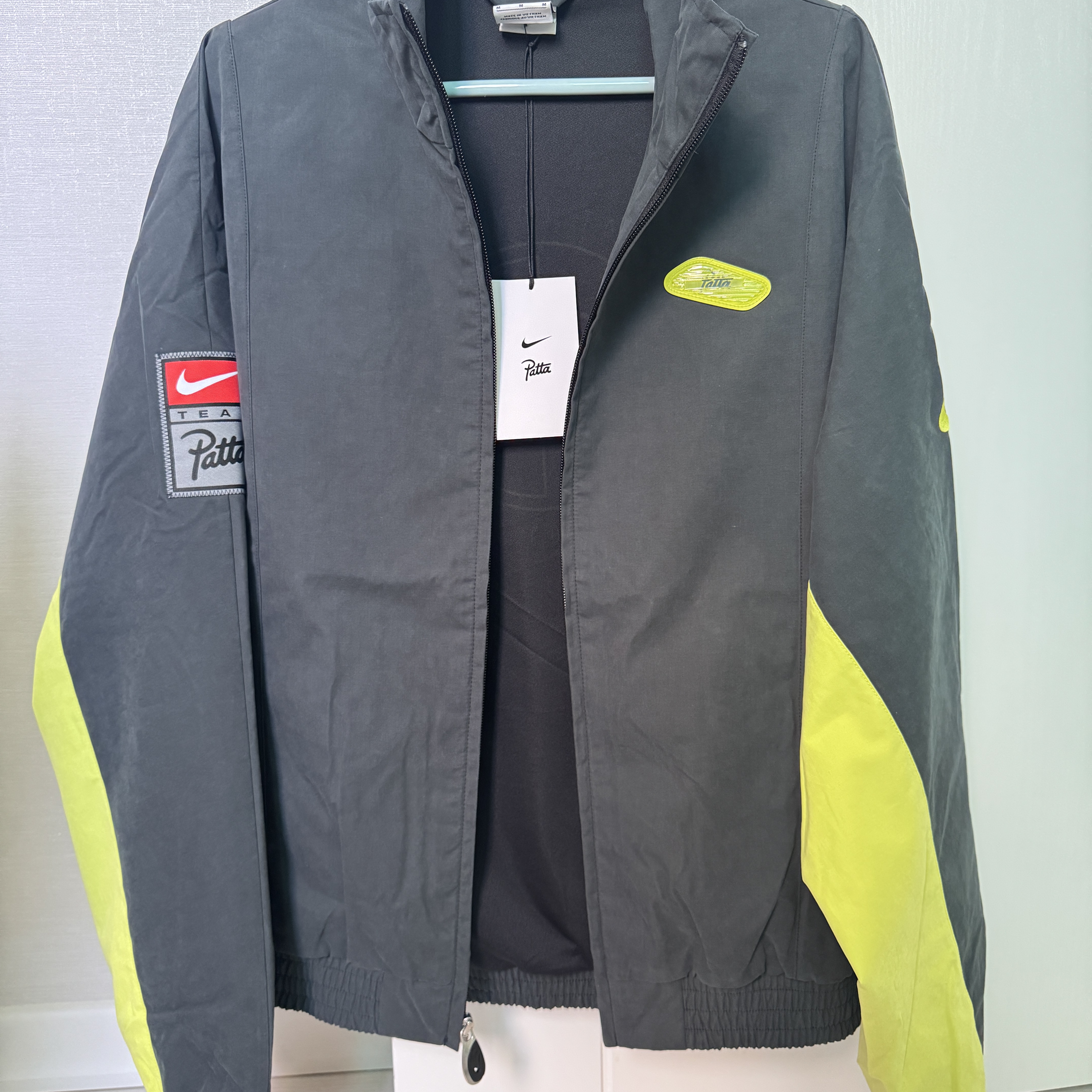 Nike x Patta Track Jacket Black Cyber (HJ0712-010) 착용 스타일 - 6