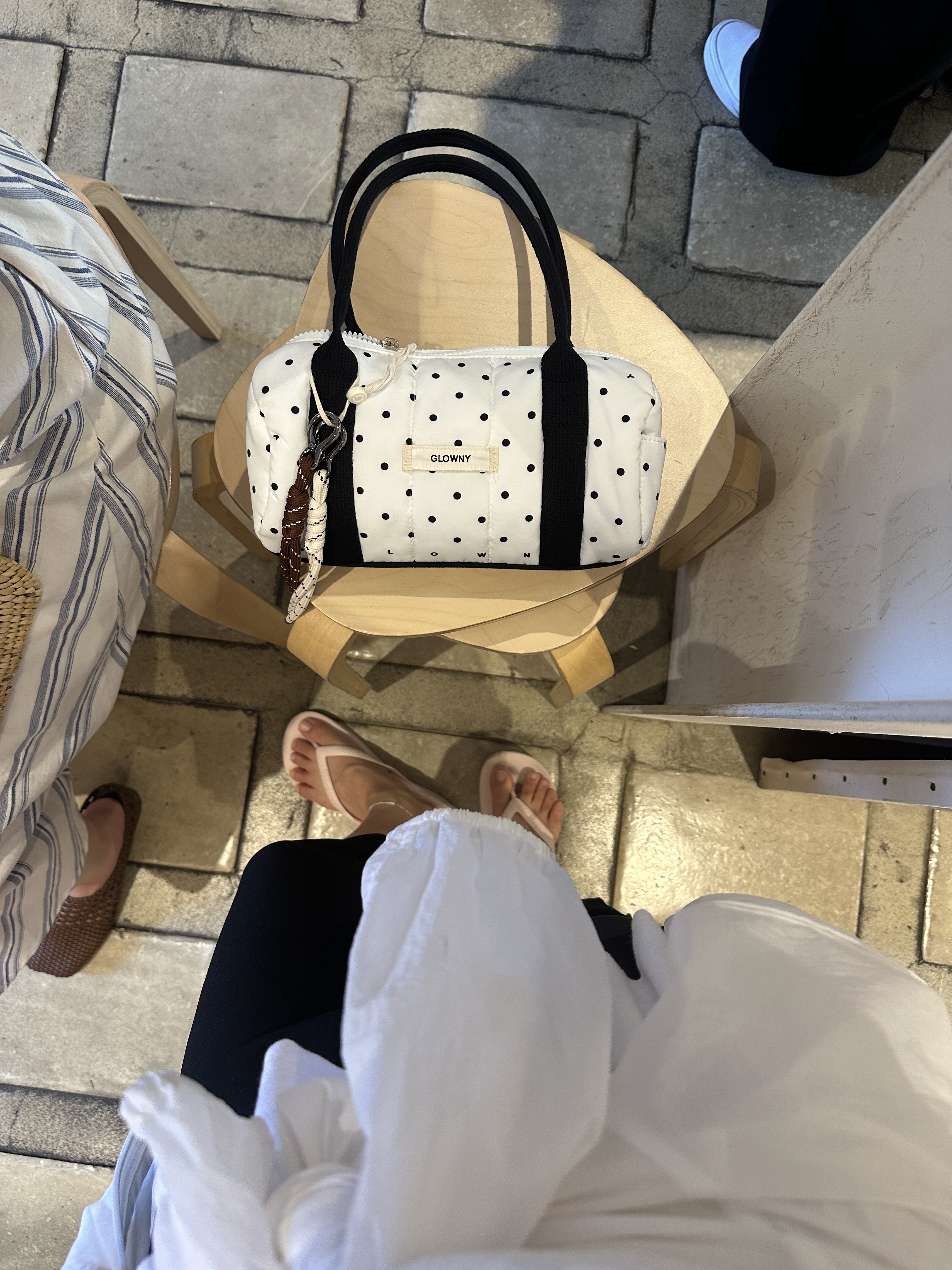 AEAE Dot Small Letter Nylon Cap White, ARCHIES Arch Support Flip Flops Pink 착용 스타일 - 4