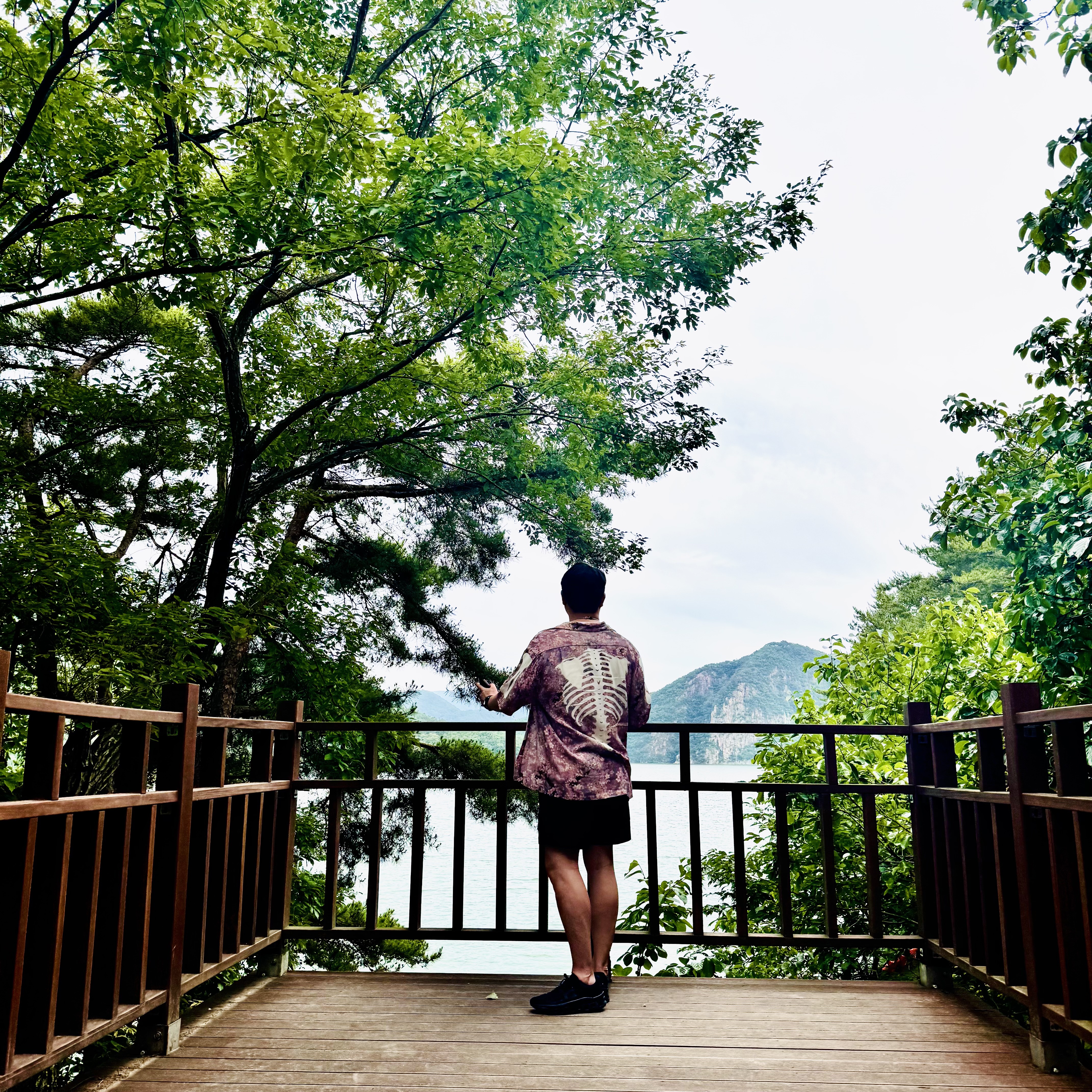 Kapital Rayon Sakura Bone Print Aloha Shirt Gray, Nike ACG Hiking Shorts Black - Asia 착용 스타일