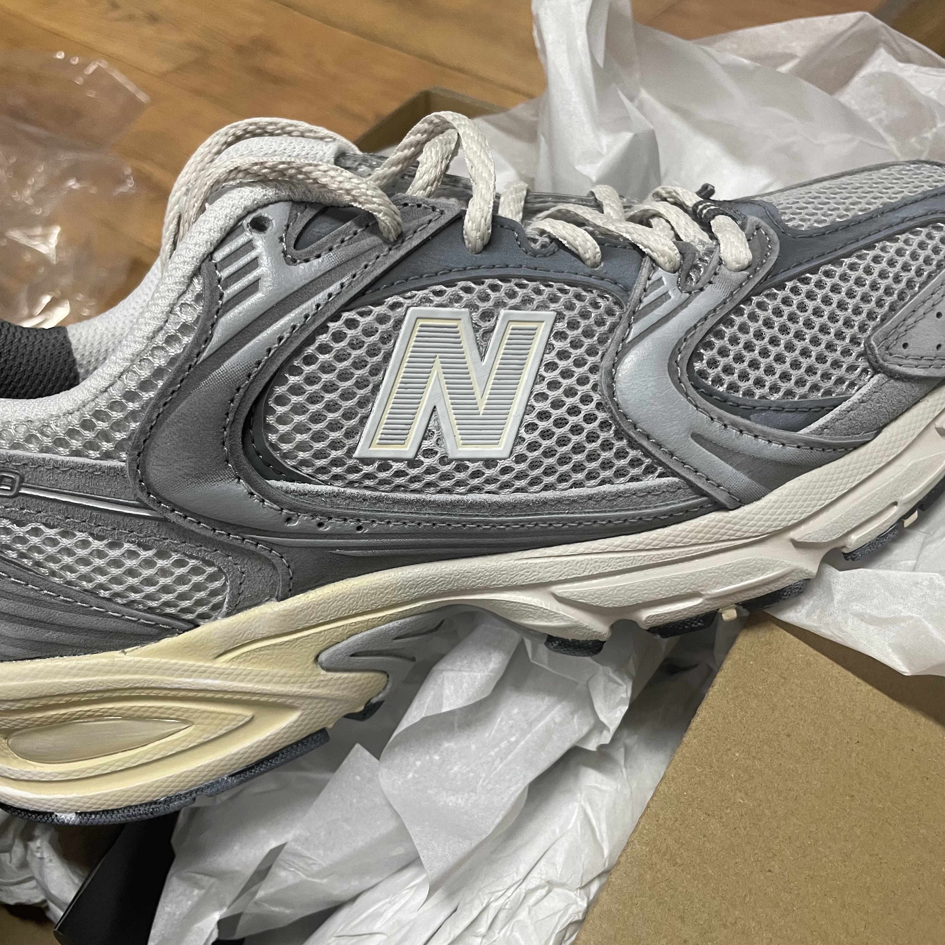New Balance 530 Premium Vintage Grey Matter 착용 스타일