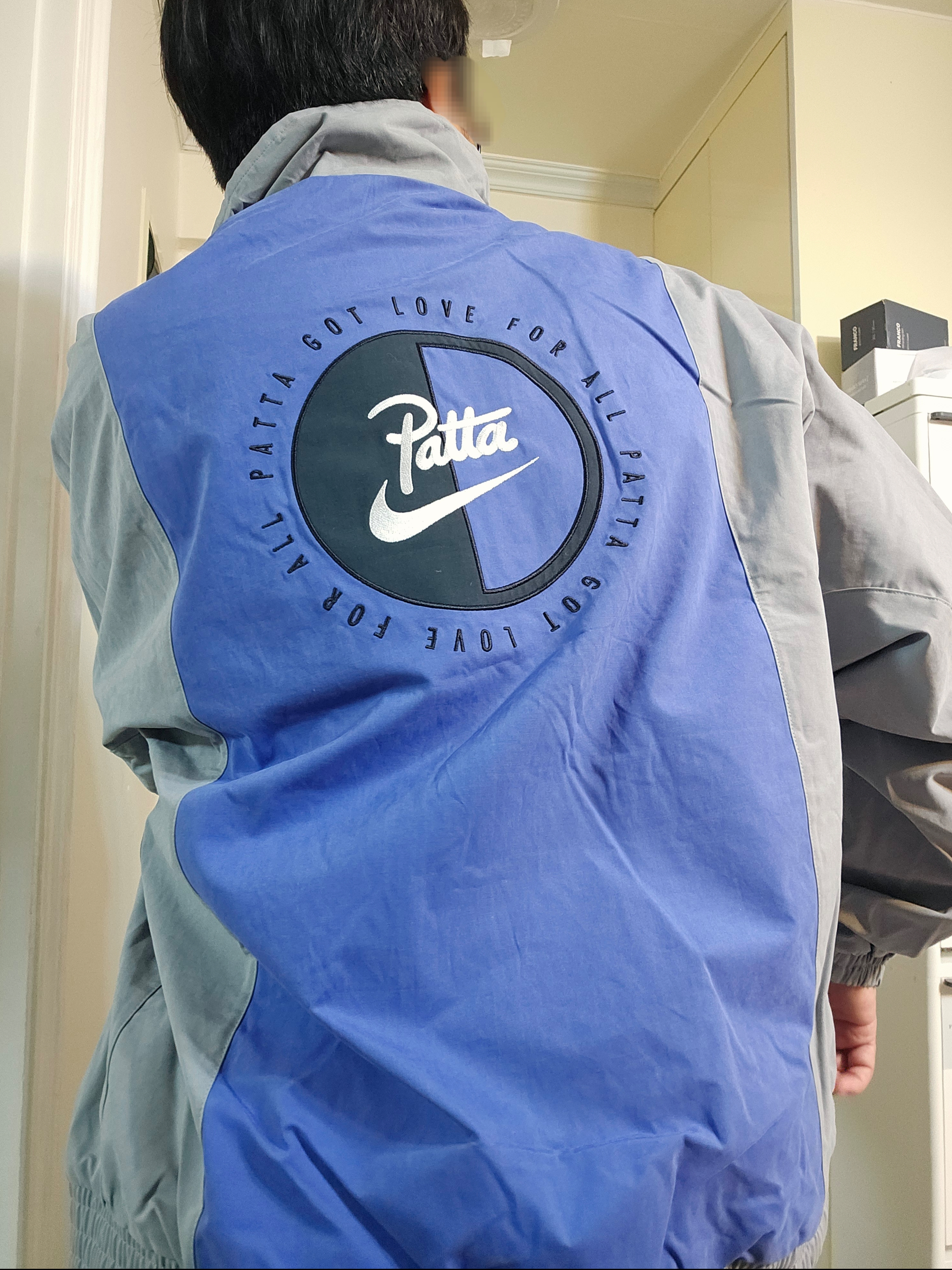 Nike x Patta Track Jacket Particle Grey Sapphire (HJ0712-073) 착용 스타일 - 3