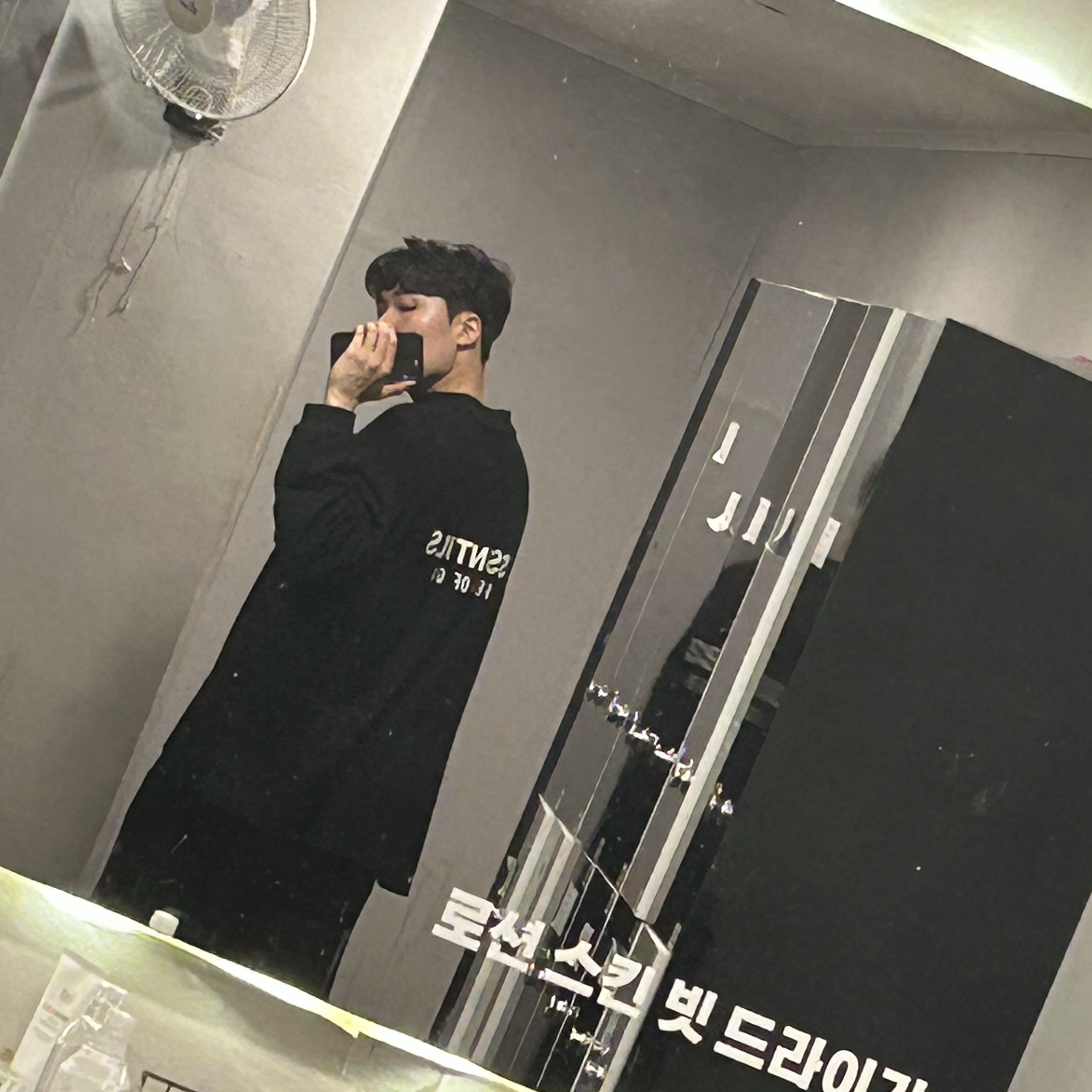 Essentials Jersey Long Sleeve T-Shirt Black - 24FW, Nike x Supreme Air Force 1 Mid Black 착용 스타일 - 1