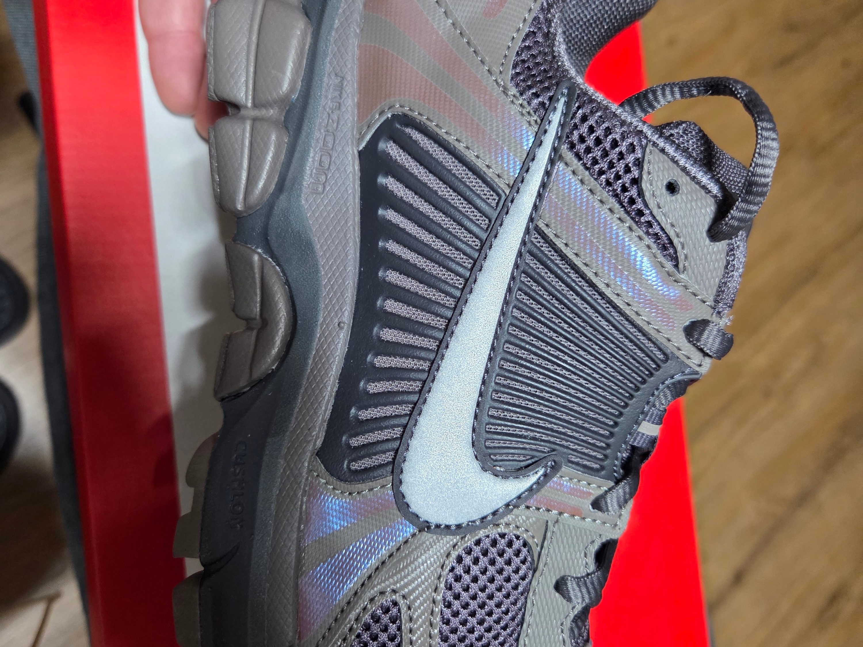 Nike Zoom Vomero 5 Cave Stone 착용 스타일 - 2