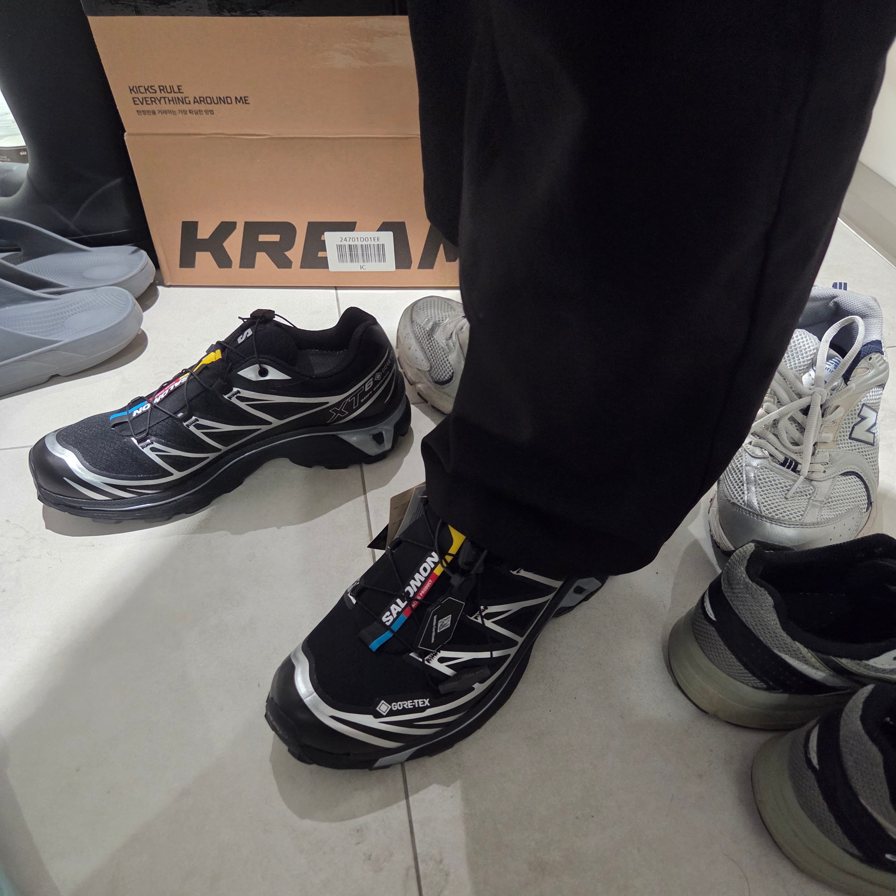 Salomon XT-6 GTX Black Silver 착용 스타일