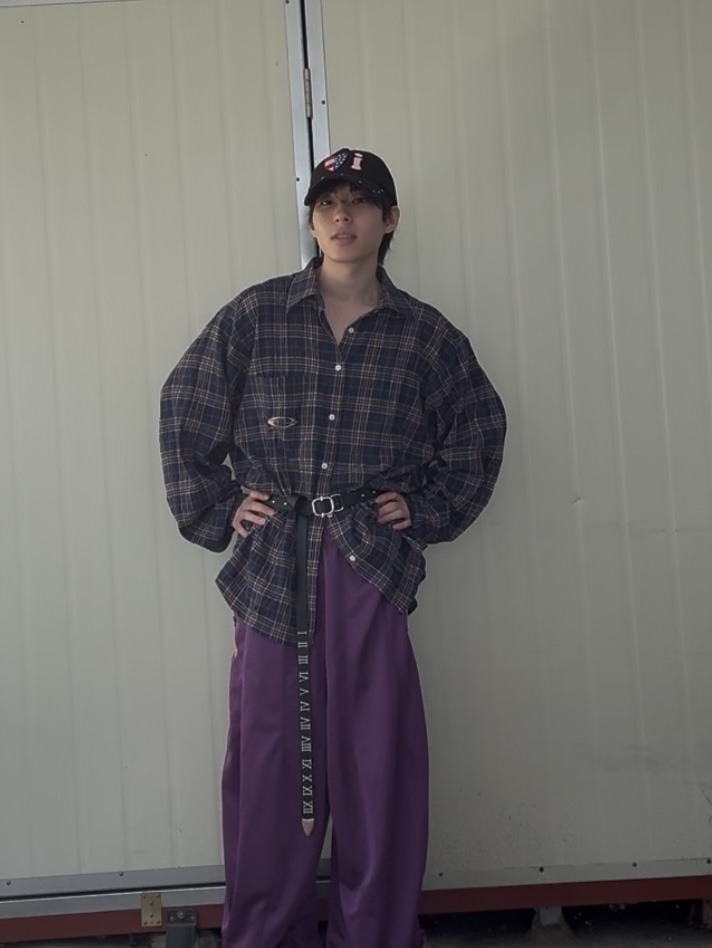 Needles H.D. Track Pants Poly Smooth Purple 착용 스타일 - 4