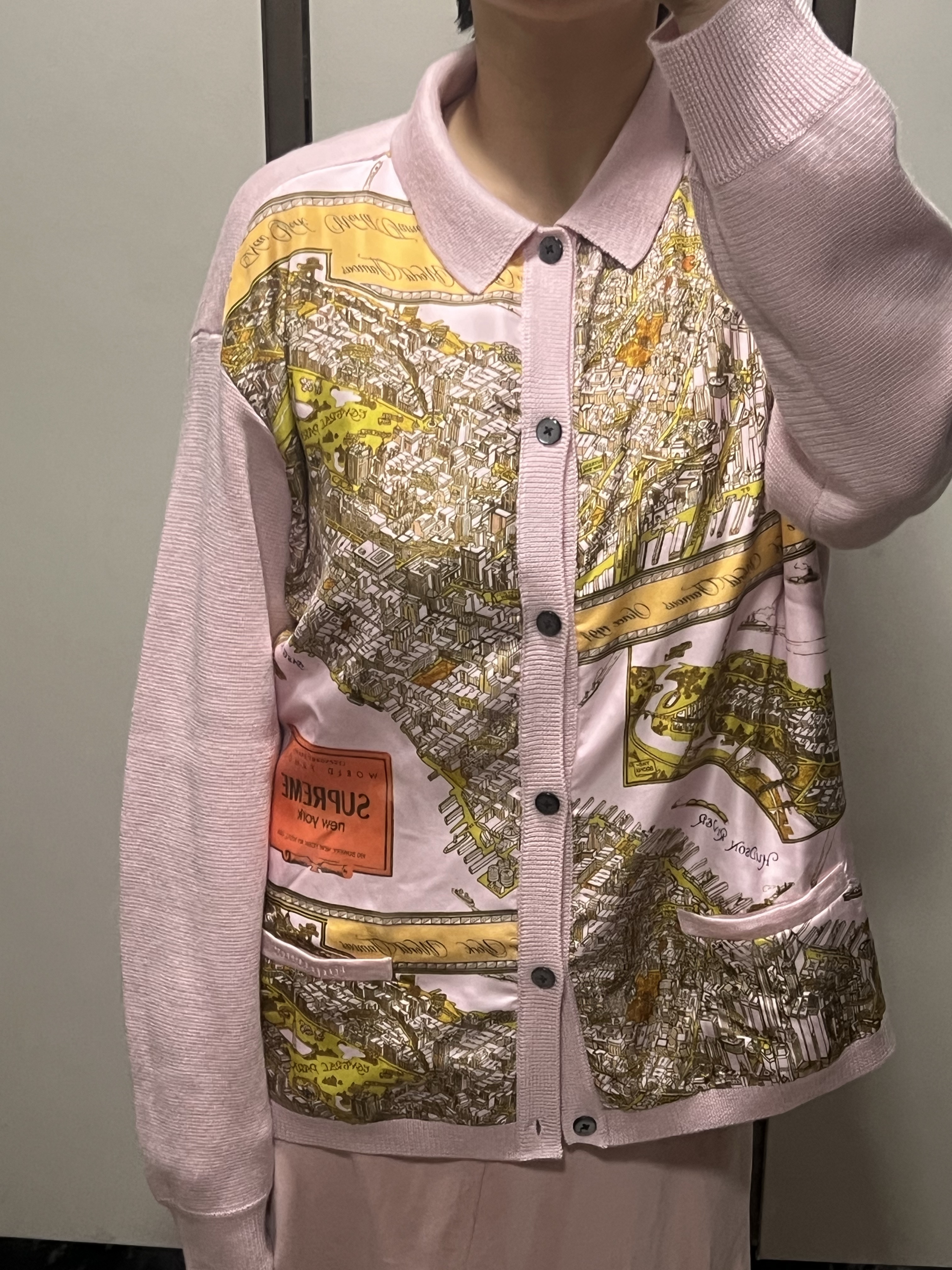 Supreme Silk Map Cardigan Pink - 23FW, Nike x Off-White Air Max 97 Elemental Rose Serena Queen 착용 스타일 - 2