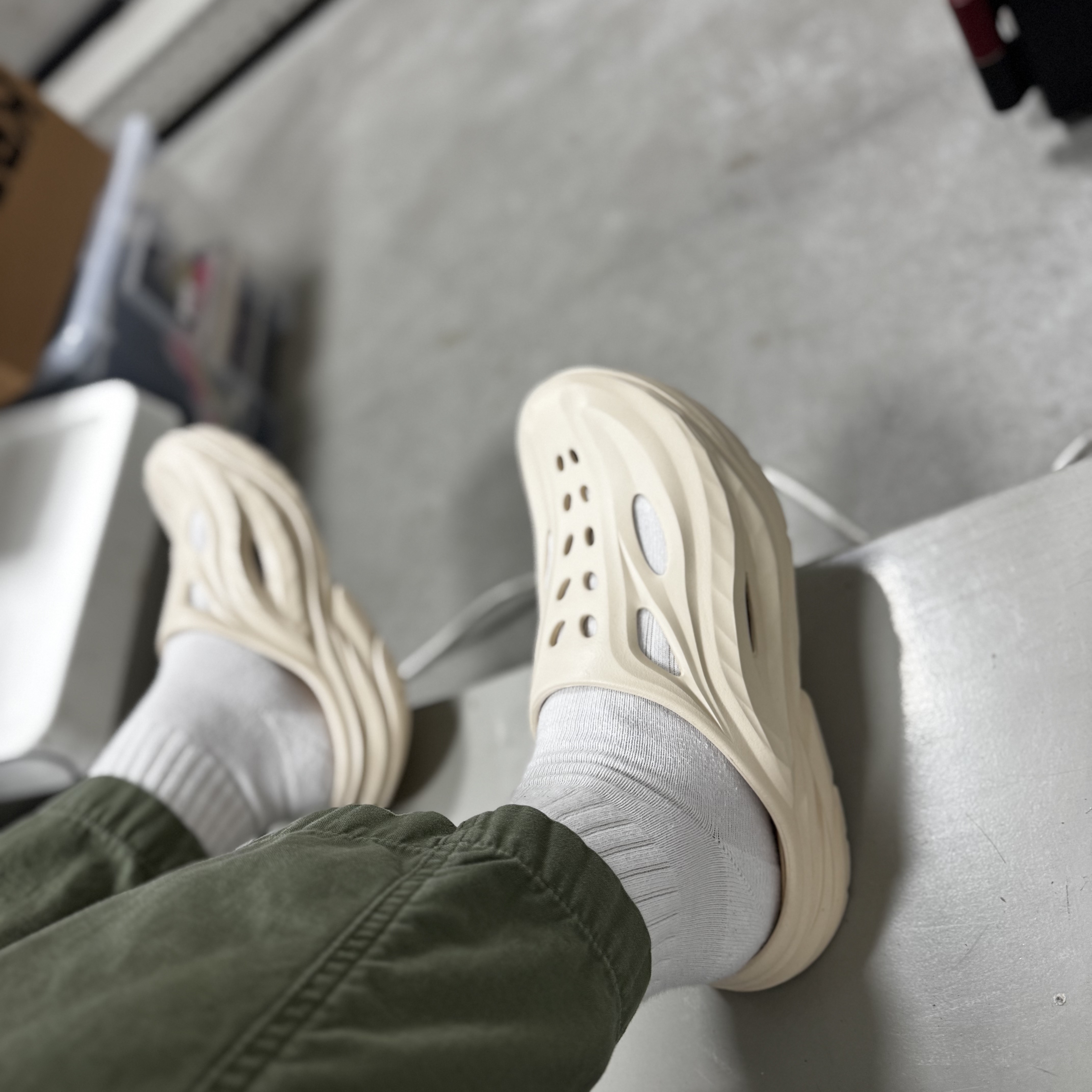 Hoka Ora Recovery Mule Vanilla 착용 스타일 - 1