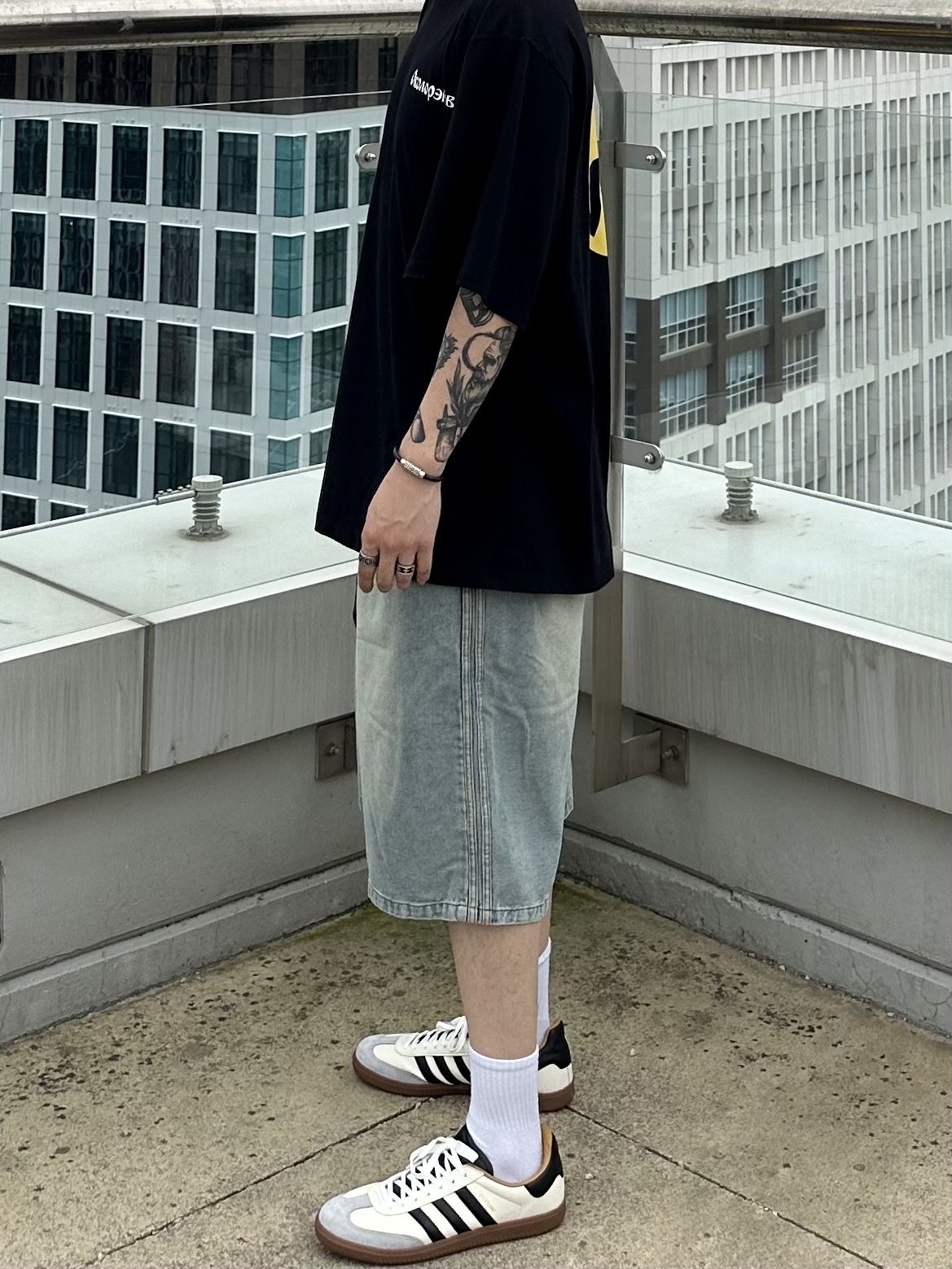 Balenciaga Cities Paris Cap Black 착용 스타일 - 2