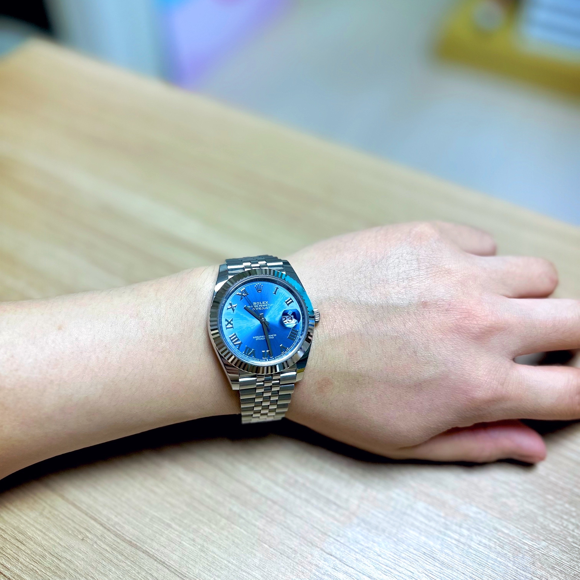 Rolex Datejust 41mm 126334 Azzuro Blue Roman Jubilee 착용 스타일